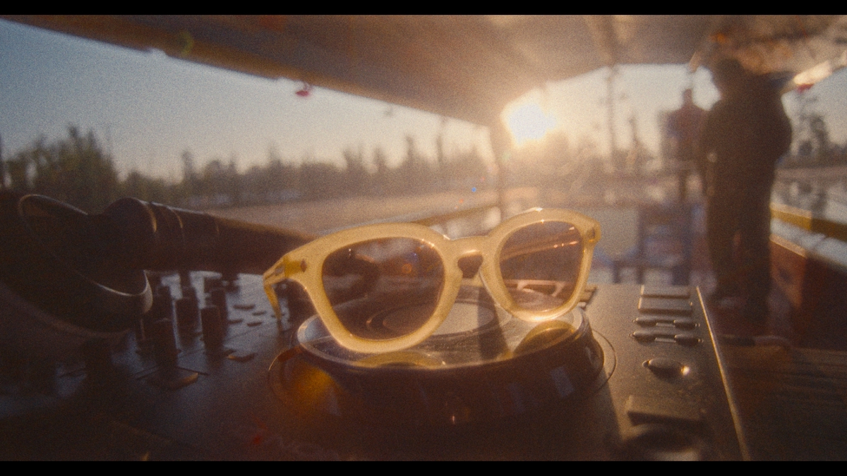 アヤメ」が原宿のうどん店「麺散」とコラボ クリエイティブ