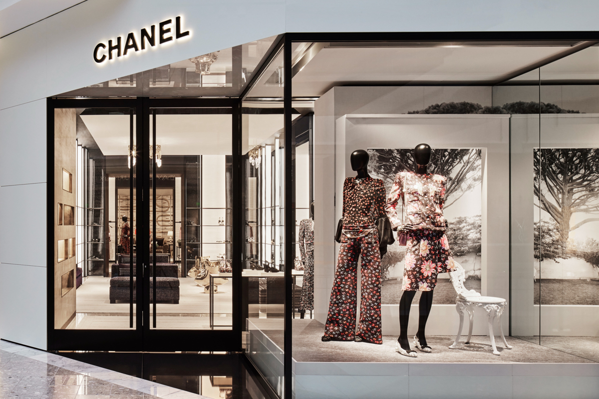 シャネル」強し！23年も2ケタ増収 値上げやラグジュアリー消費の“正常
