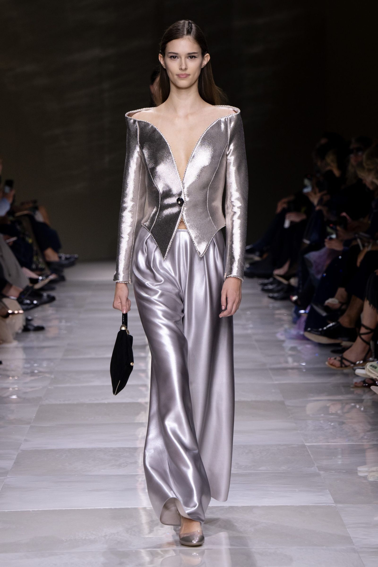 90歳目前のジョルジオ・アルマーニが描く、真珠の輝きに満ちた