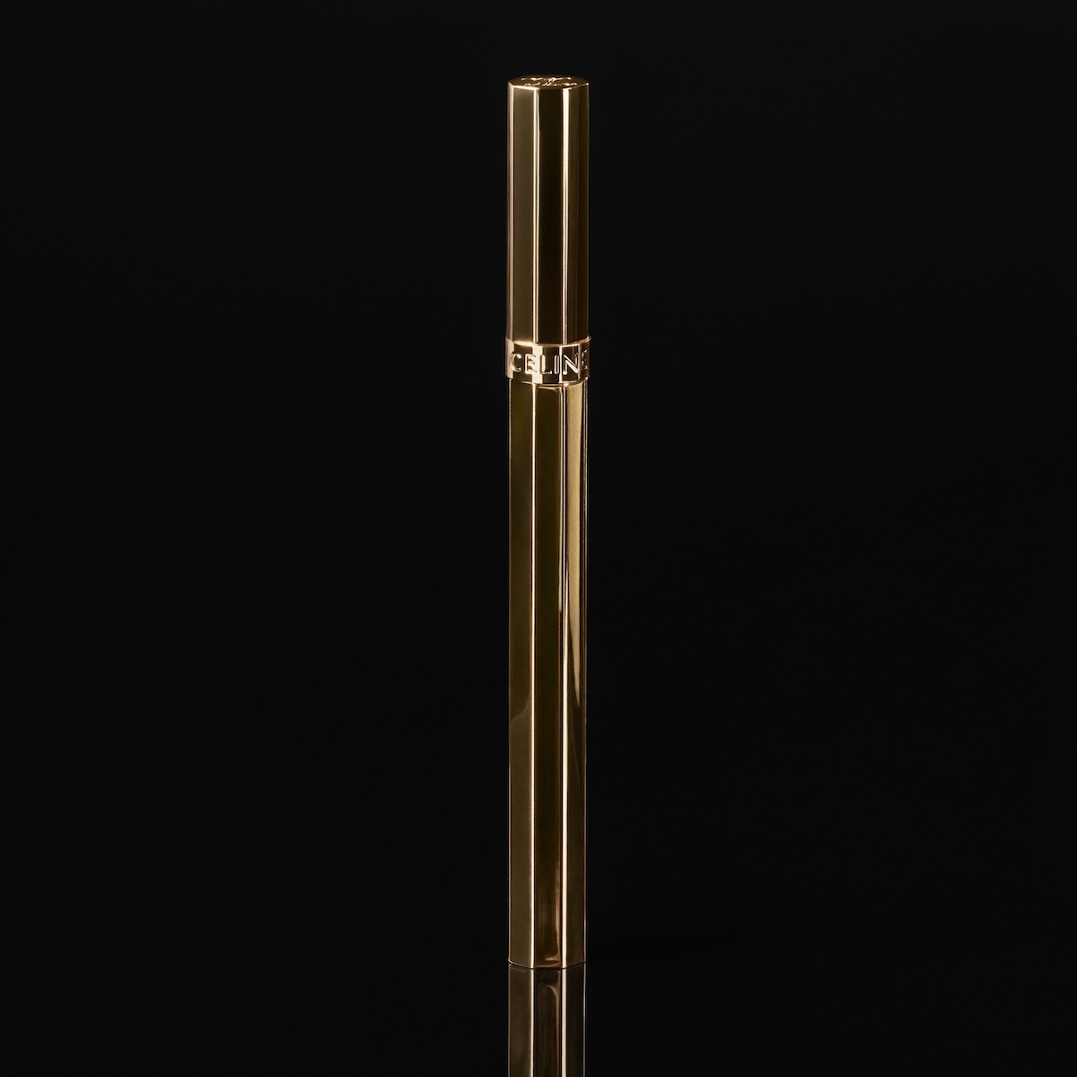 セリーヌ」が英ハロッズでコスメラインのポップアップを開催 リップ