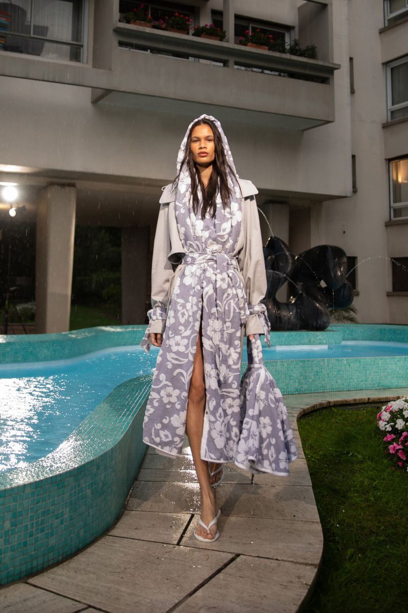 試着のみ】インゲボルグ 黒 スイーツ柄 ポリブラウス/2025年 秋 試着