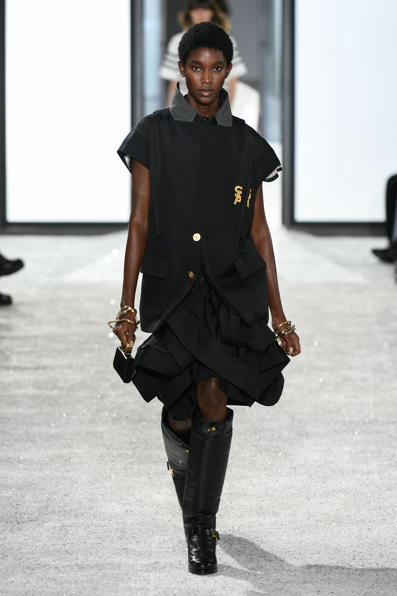 ルック】「サカイ」2025年春夏コレクション - WWDJAPAN