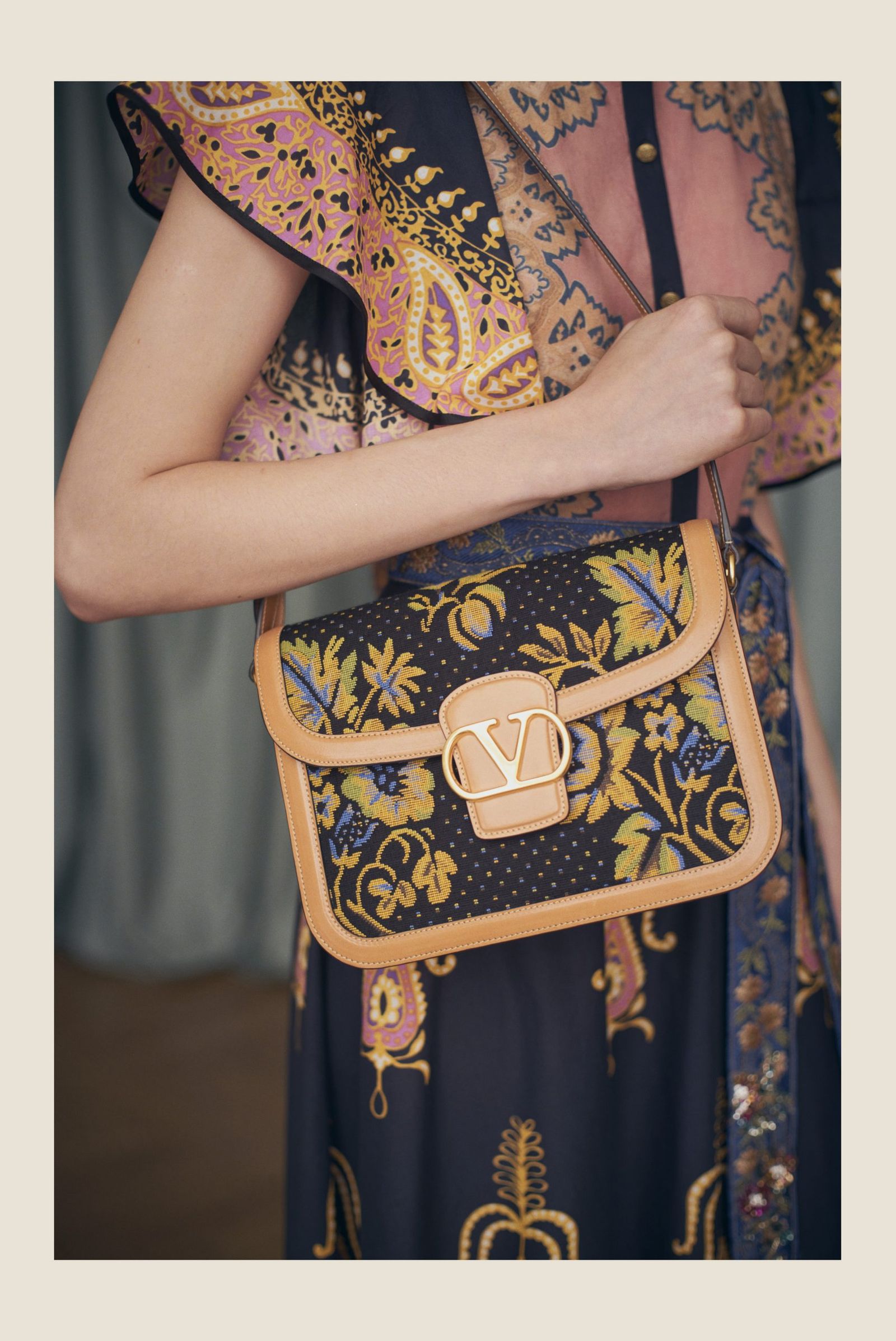 ミケーレ初コレクションの「ヴァレンティノ」から新作バッグ2型が発売