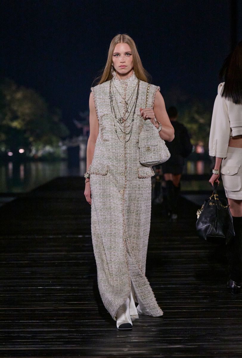 ルック】「シャネル」2024-25年メティエダール・コレクション - WWDJAPAN