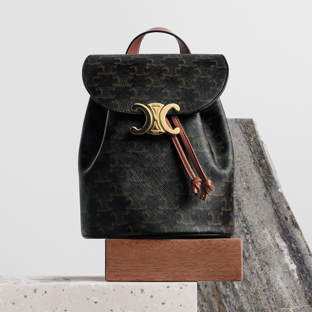 セリーヌ」がミニサイズの新作バックパック“セリーヌ ボニー”を発売