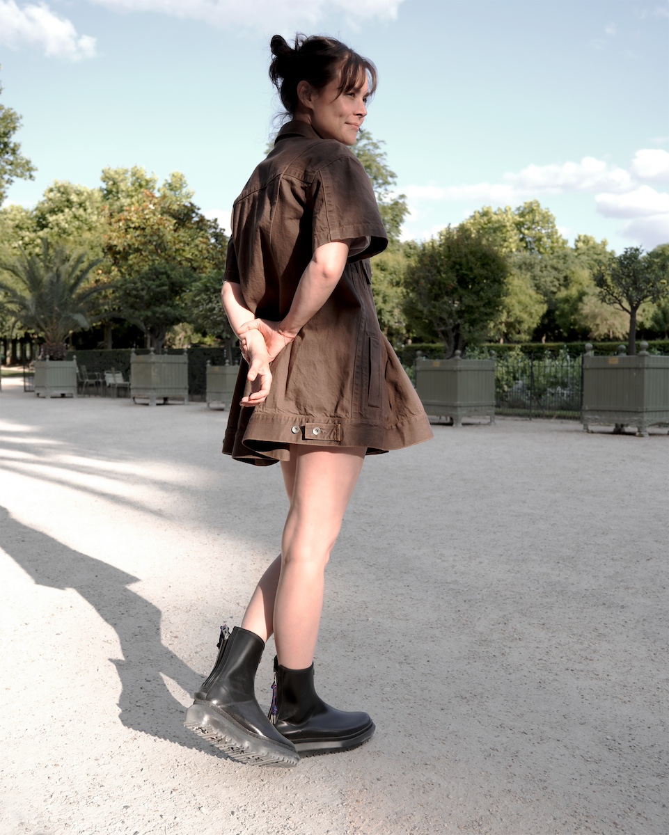 サカイ」が新作“ラバーブーツ”を発売 日常でもアウトドアでも重宝する