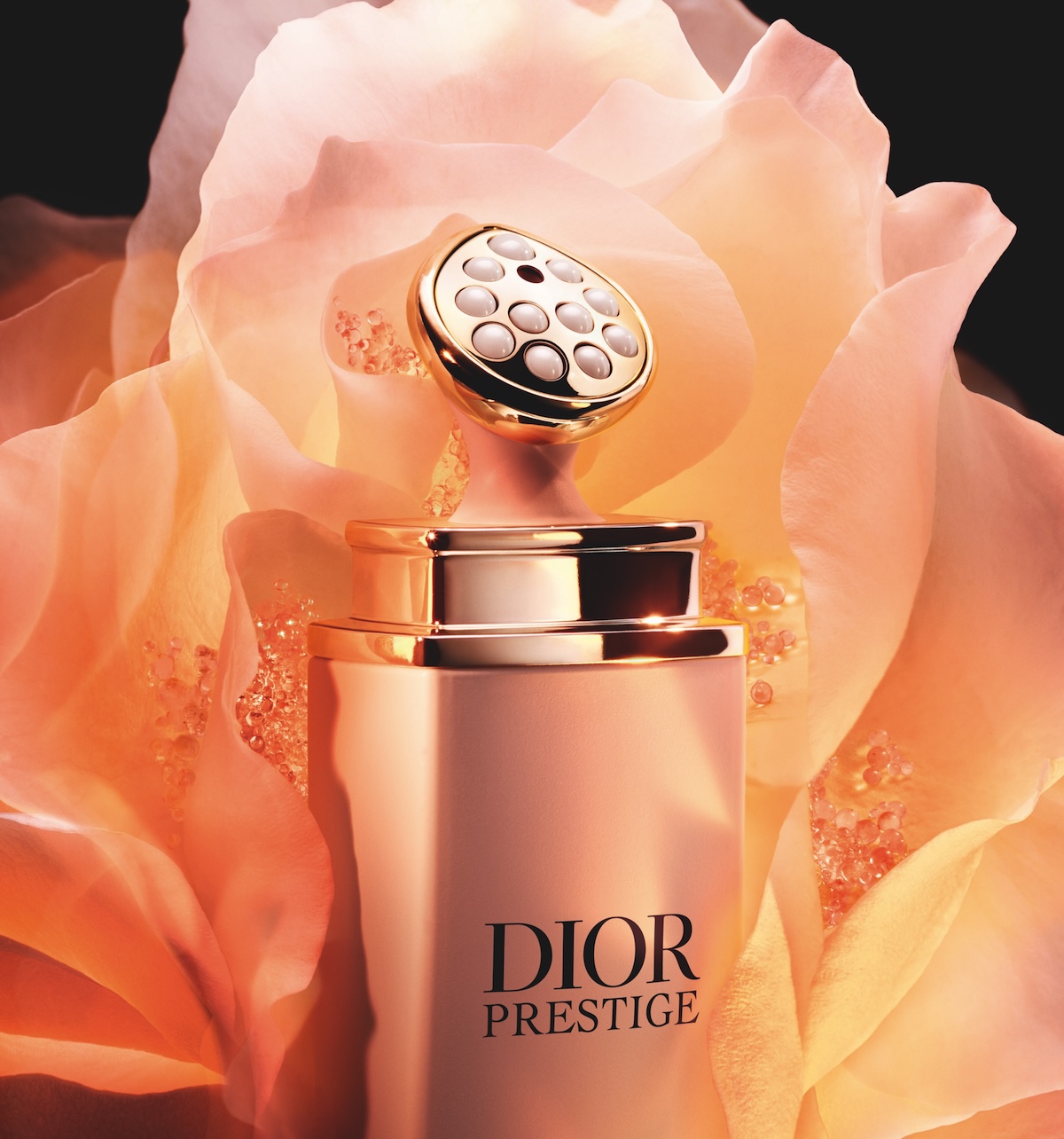 ディオール」のプレミアムエイジングケアラインから目元美容液と美容液