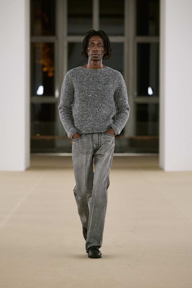 停滞か飛躍か「オーラリー」の次なる一手 陰鬱な冬に“カラーセラピー