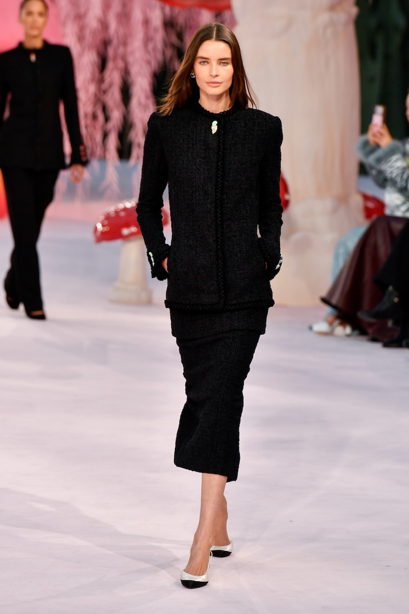 マチュー・ブレイジー初の「シャネル」クチュールはツイードを再定義