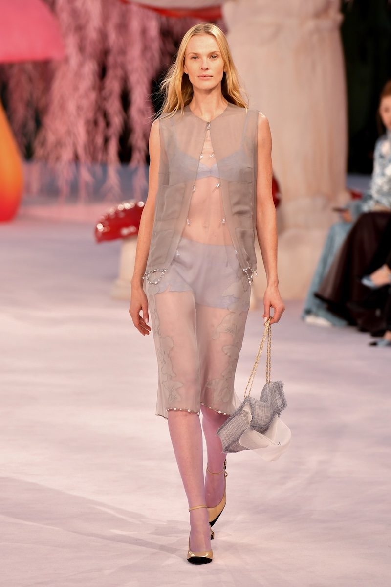 マチュー・ブレイジー初の「シャネル」クチュールはツイードを再定義