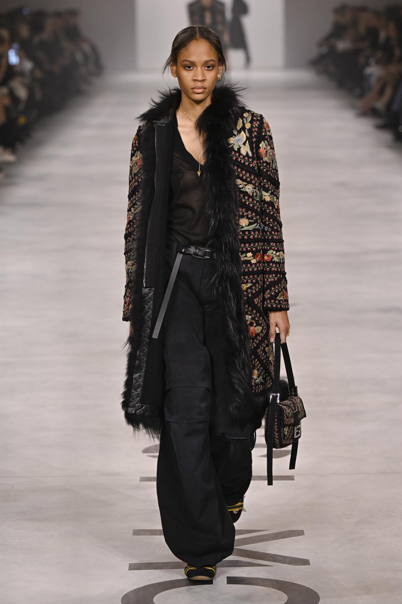 ルック】「フェンディ」2026-27年秋冬コレクション - WWDJAPAN