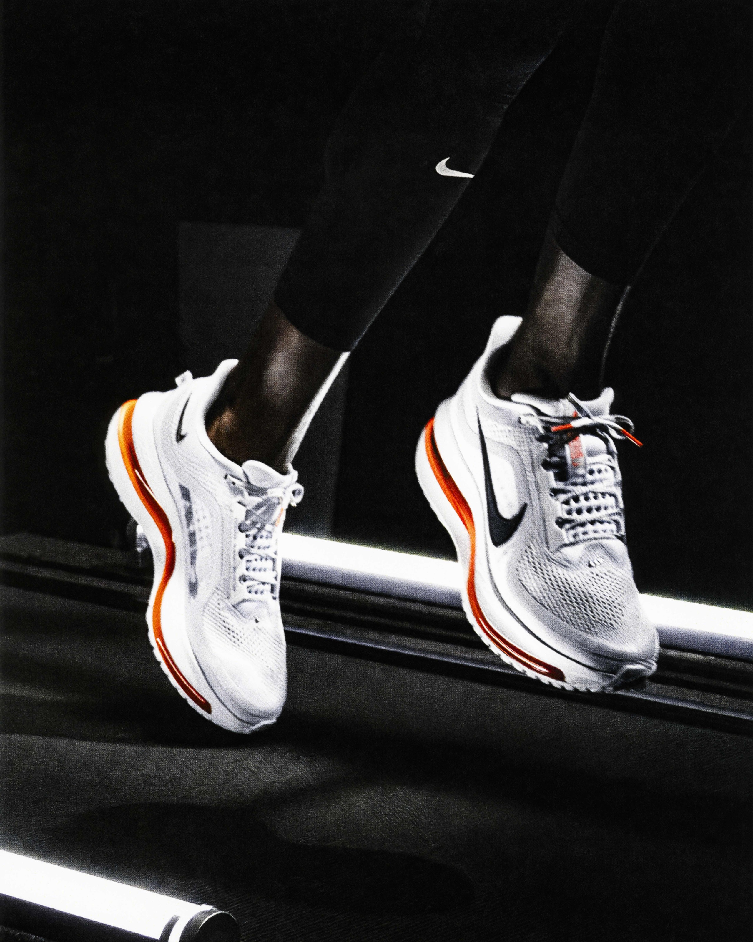 ナイキ ペガサス プレミアム：新感覚のZoom — NIKE, Inc.