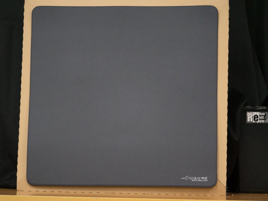 ARTISANのコントロール系FX 99式マウスパッドにグレーのカラー