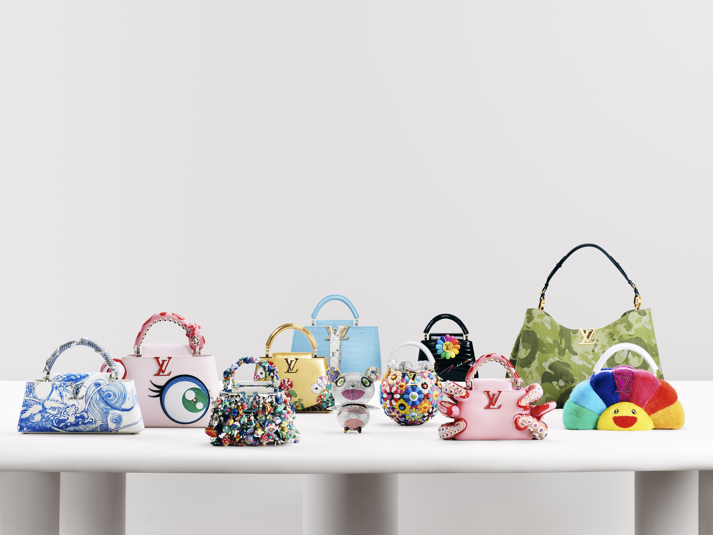 村上隆とルイ・ヴィトンが「持ち運べるアート」を共創！ 最新コラボ