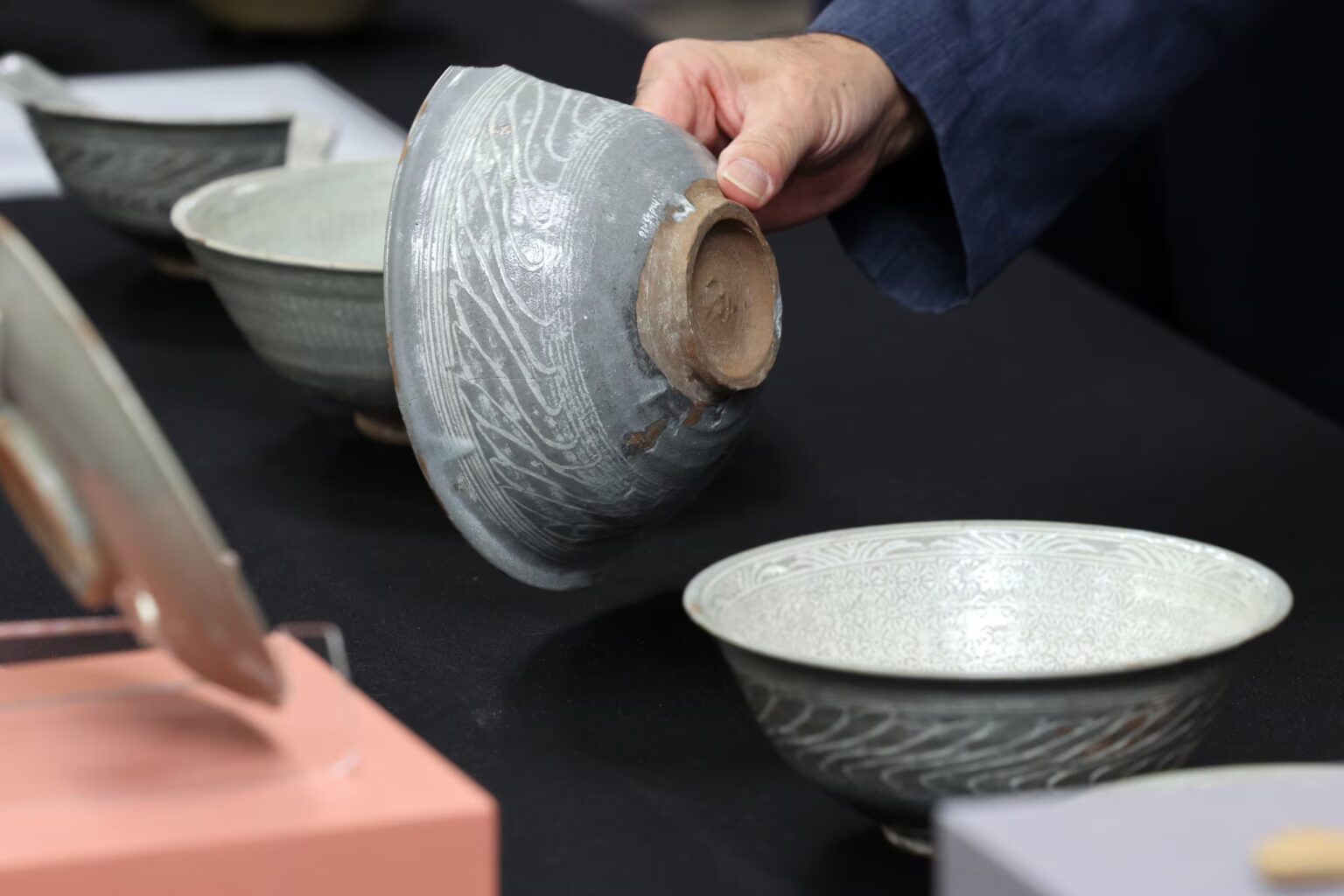 約900年前の「無傷の朝鮮青磁」87点が海底から出現！ 韓国沖の「特殊な