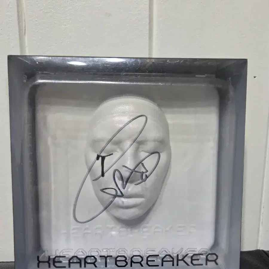 G-dragon Heartbreaker album (GD) on Bunjang Global Site.