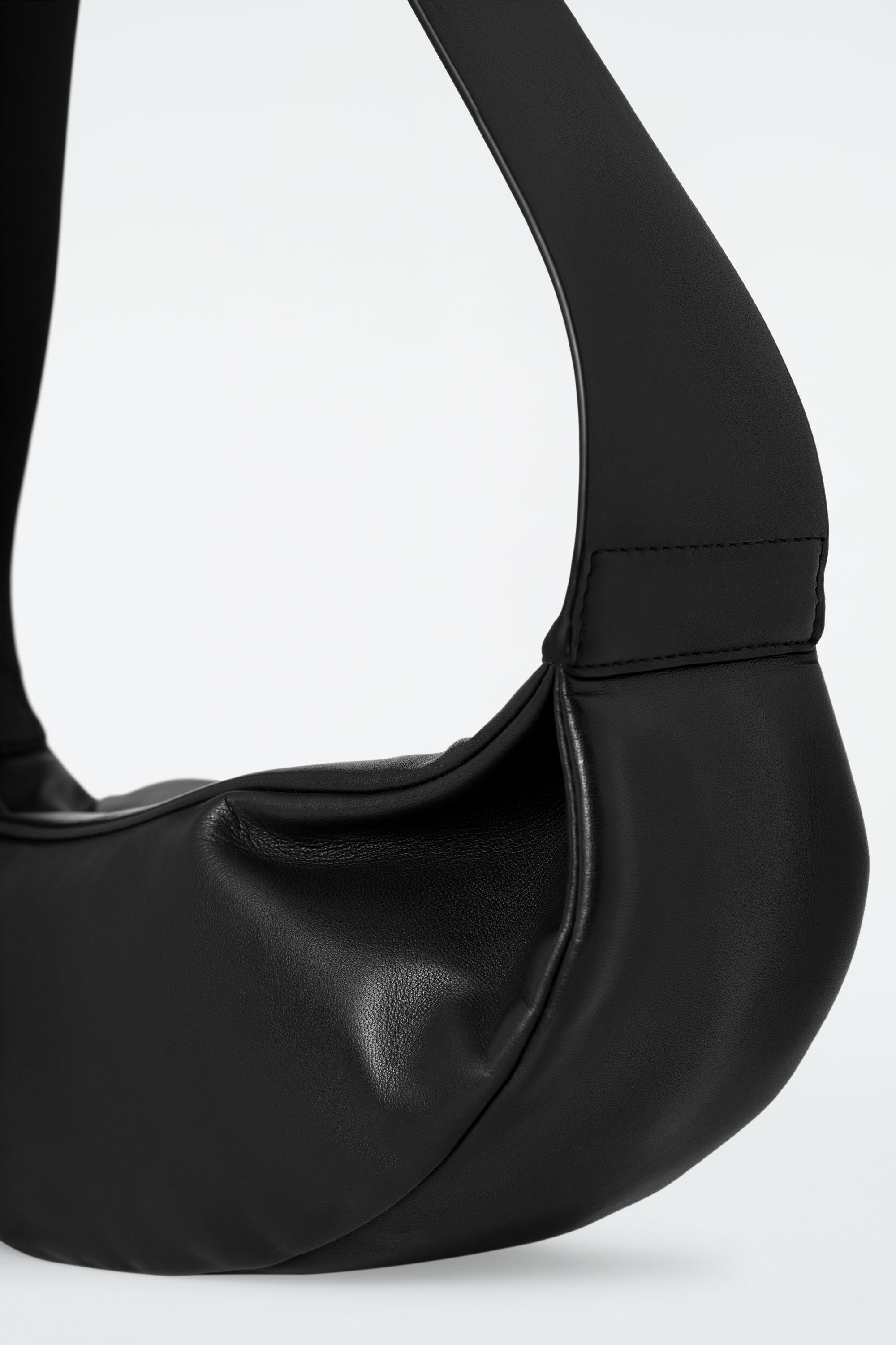 SWING CROSSBODY BAG - LEATHER - BLACK | COS US