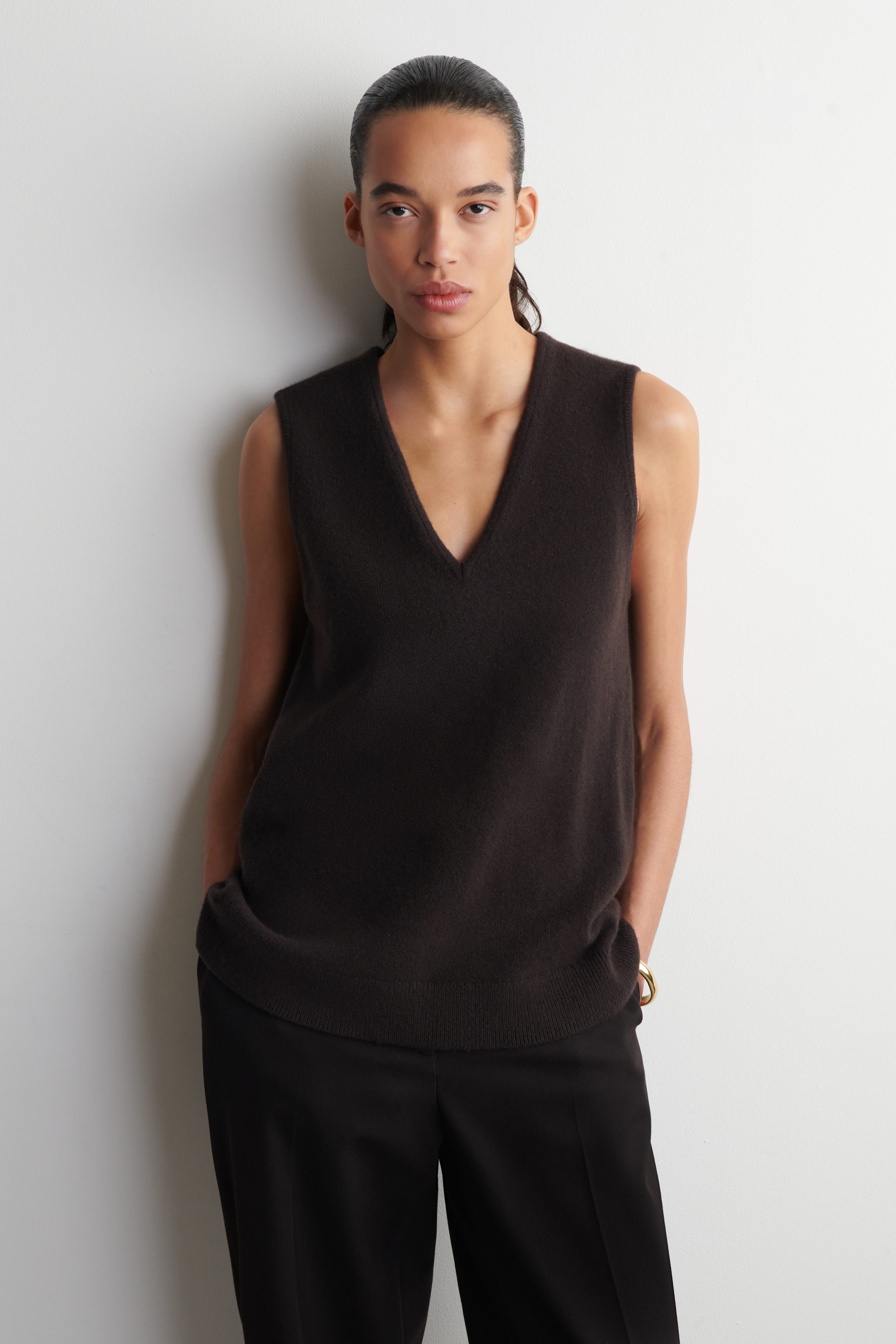 WOOL V-NECK TUNIC VEST - BROWN | COS US