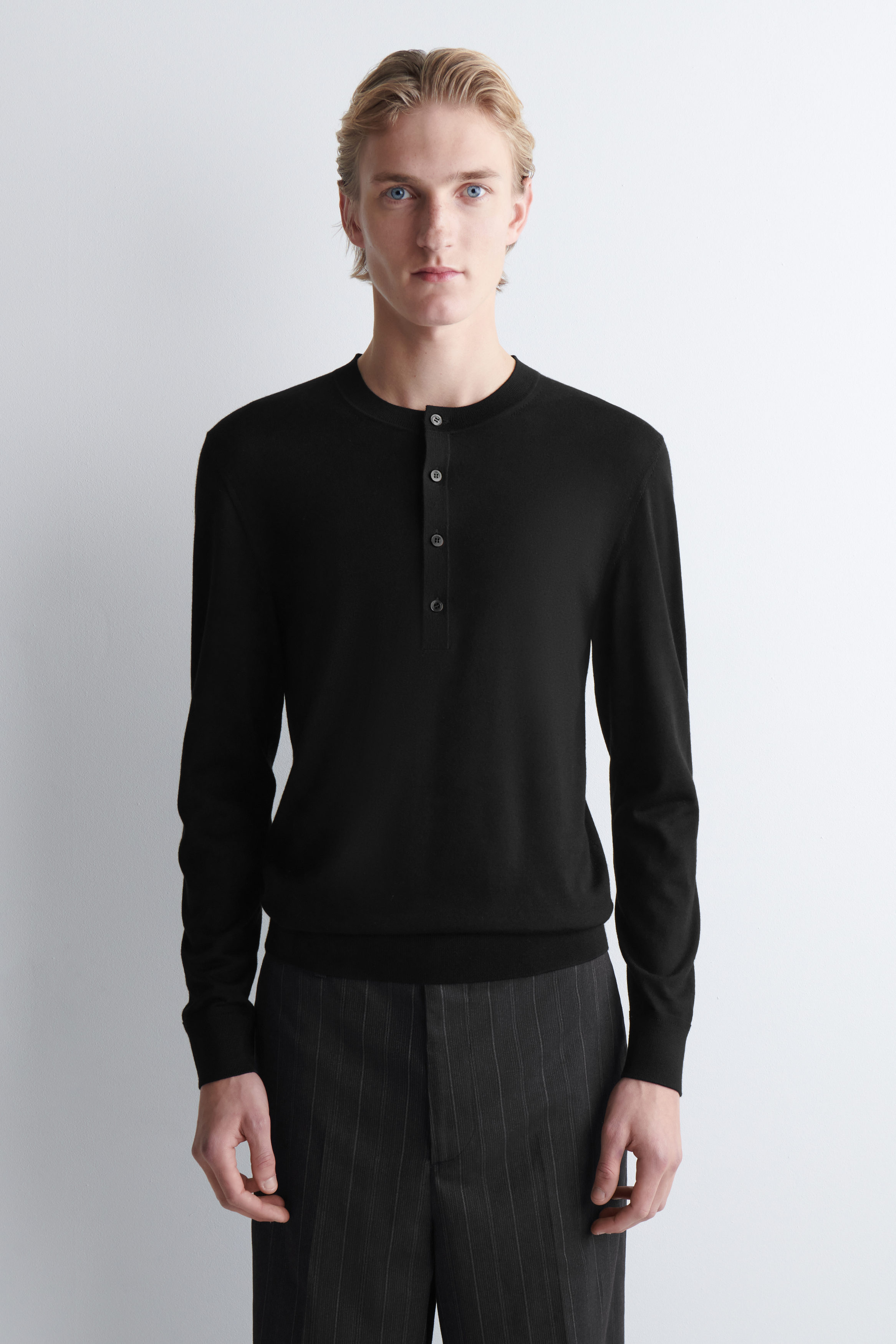 SLIM MERINO WOOL HENLEY TOP - BLACK | COS