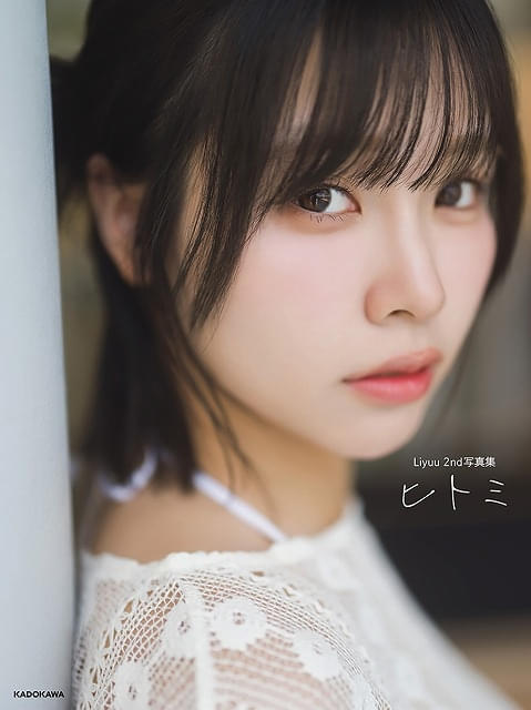 ラブライブ！スーパースター!!」Liyuuの2nd写真集 表紙は白い肌が