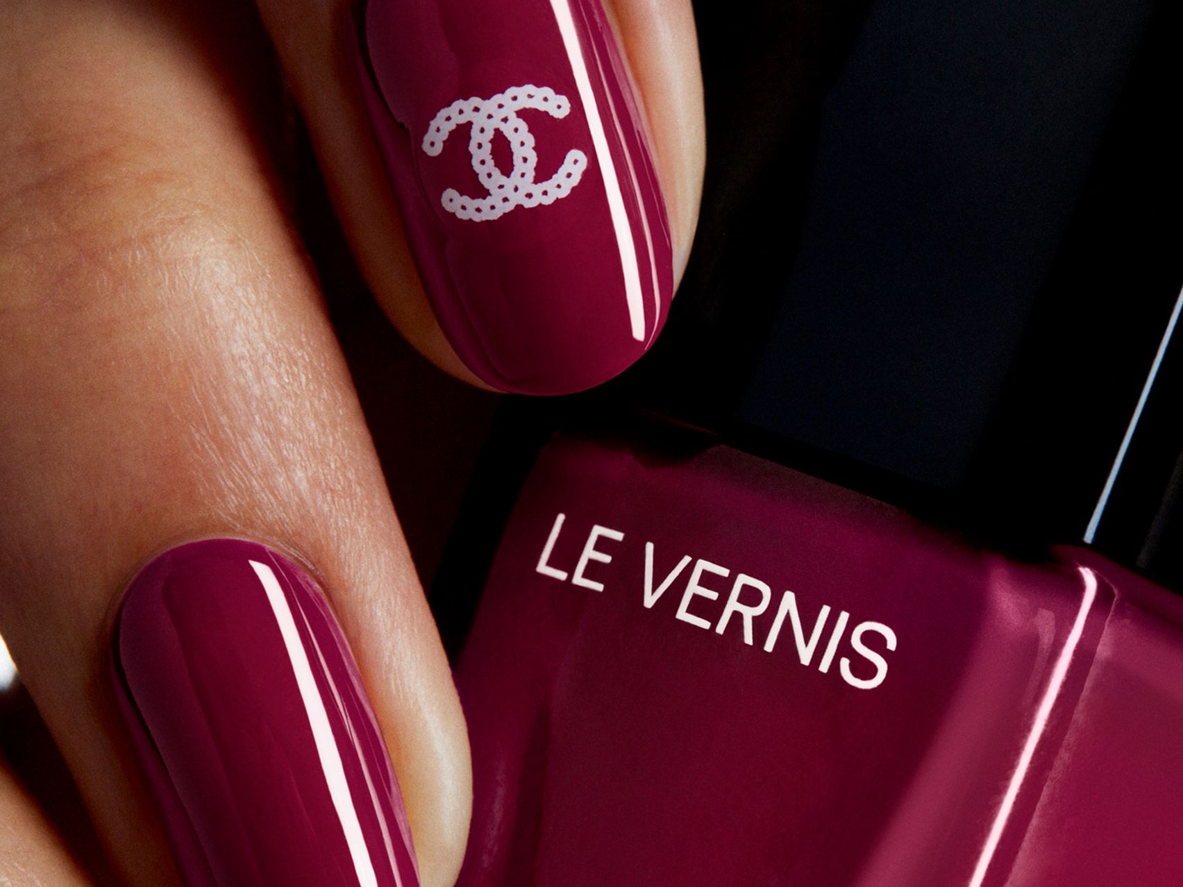 Chanel Set Le Vernis nail kit review: It comes with actual double