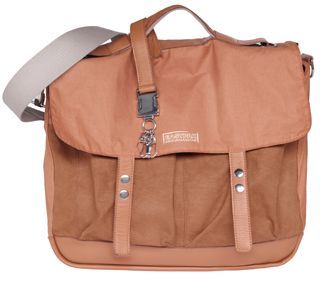 クリス ヴァン アッシュとイーストパックによる、良質なバッグ