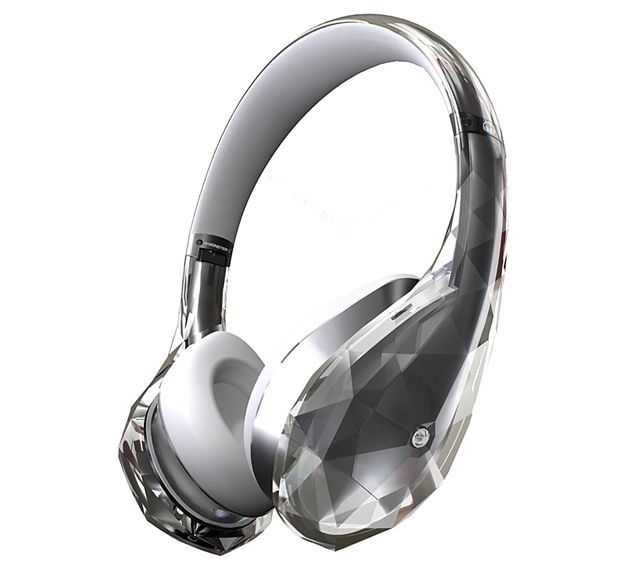 専用クリーナーまで同梱。ダイヤモンドのような輝きを放つヘッドフォン