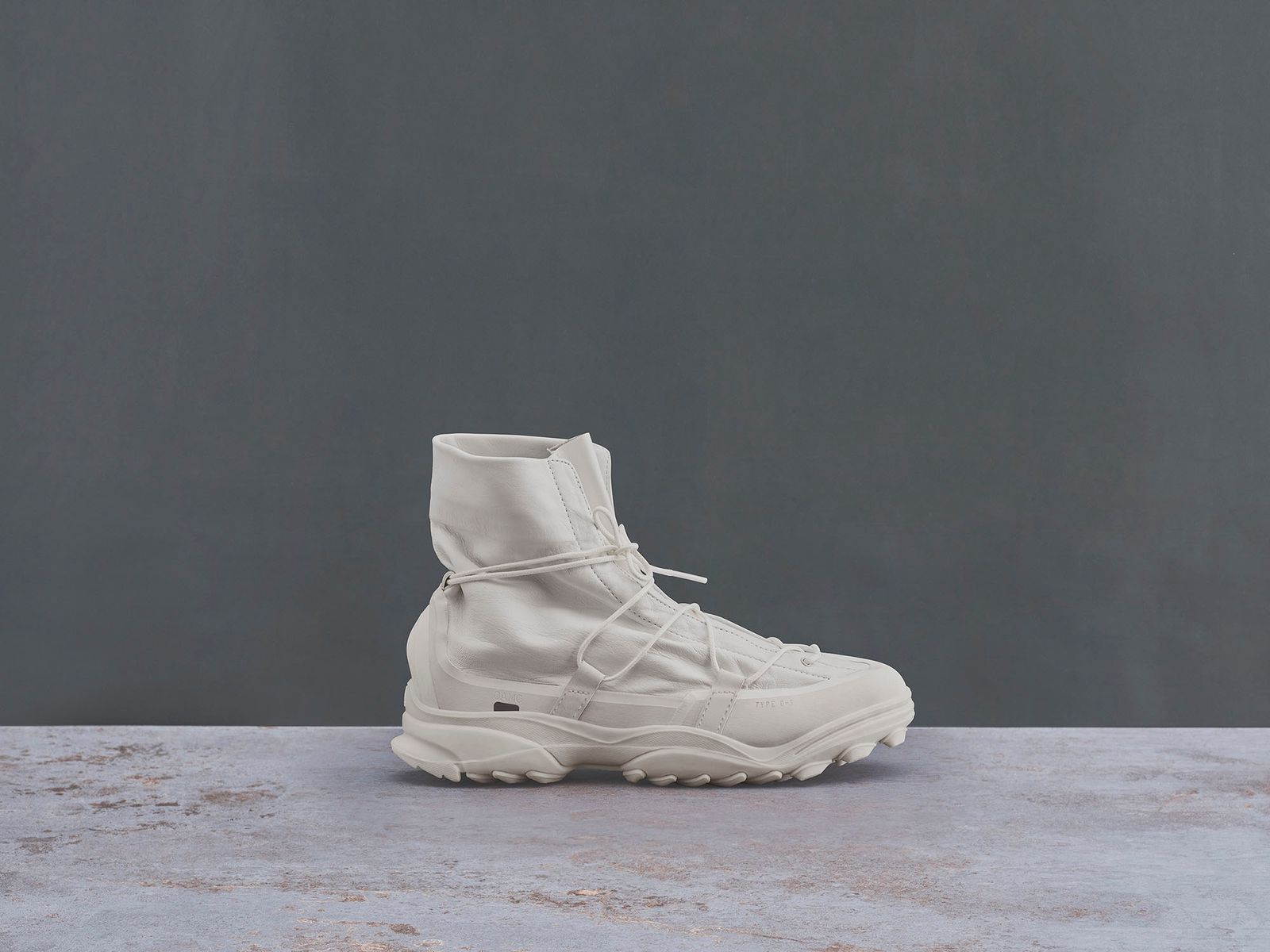 アディダス オリジナルスとOAMCのコラボ第3弾はハイカットのブーツ