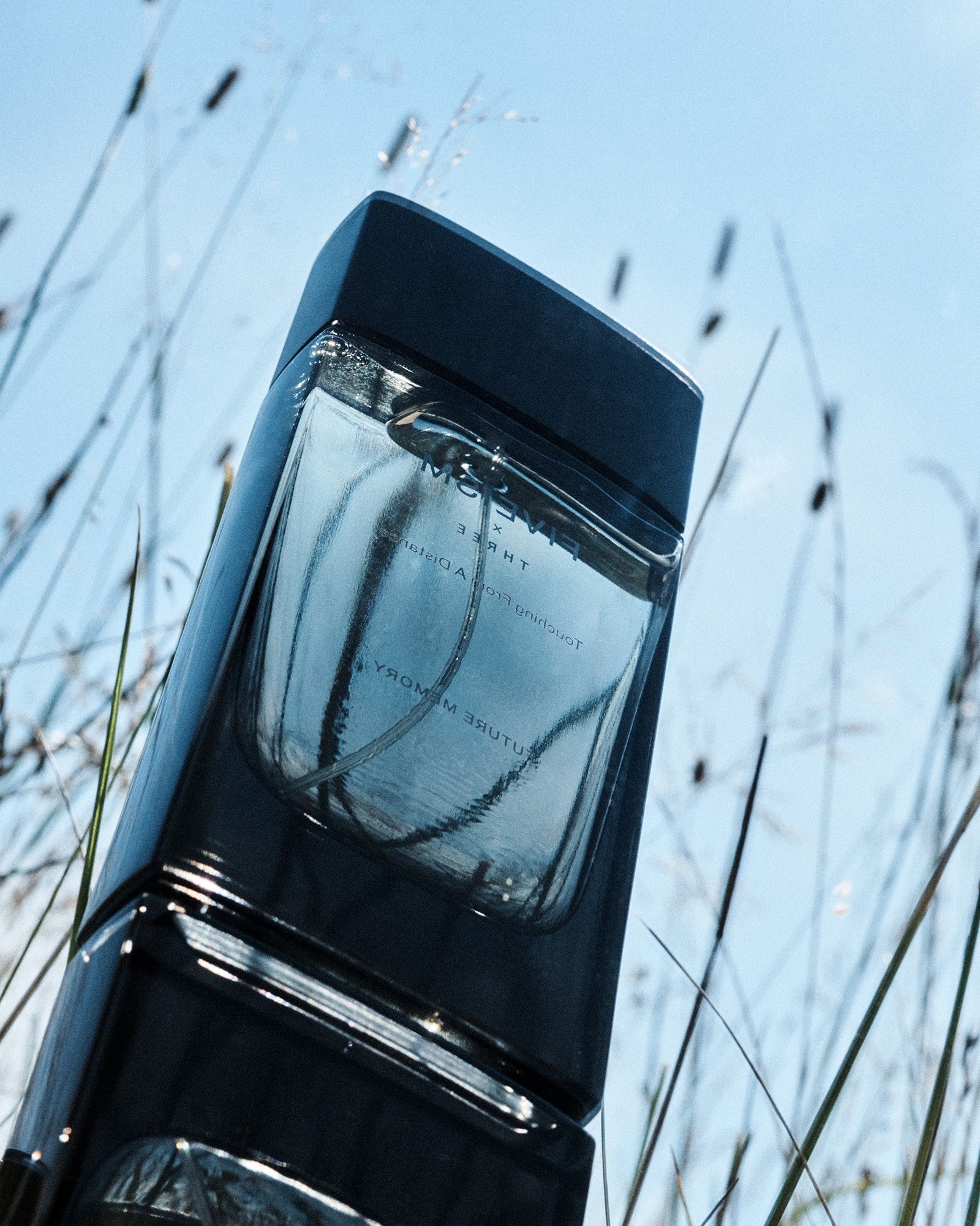 記憶”が鍵！ コスメブランドの「FIVEISM × THREE」が初のフレグランス