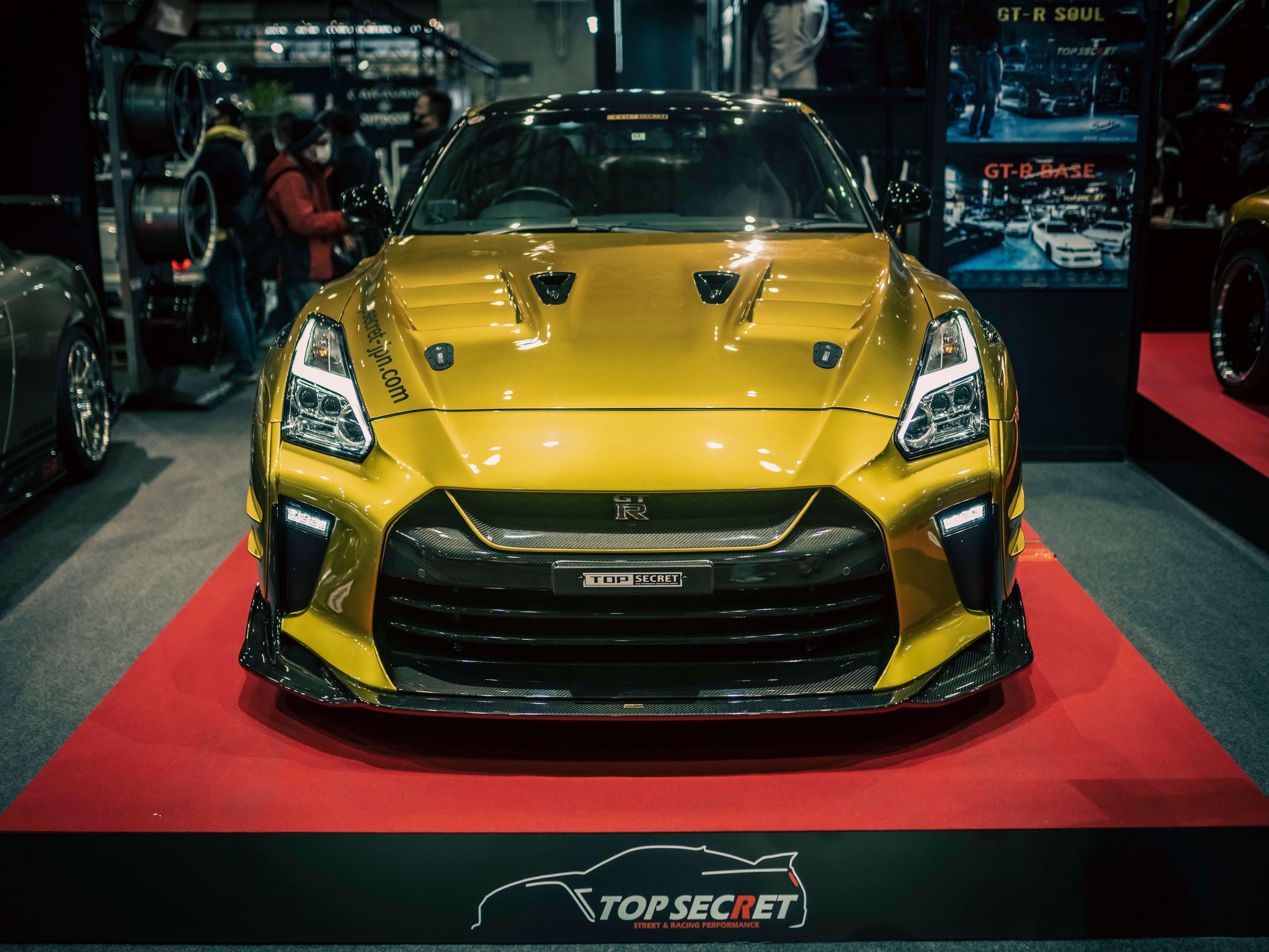 top-secret-gold-gt-r-1.jpg