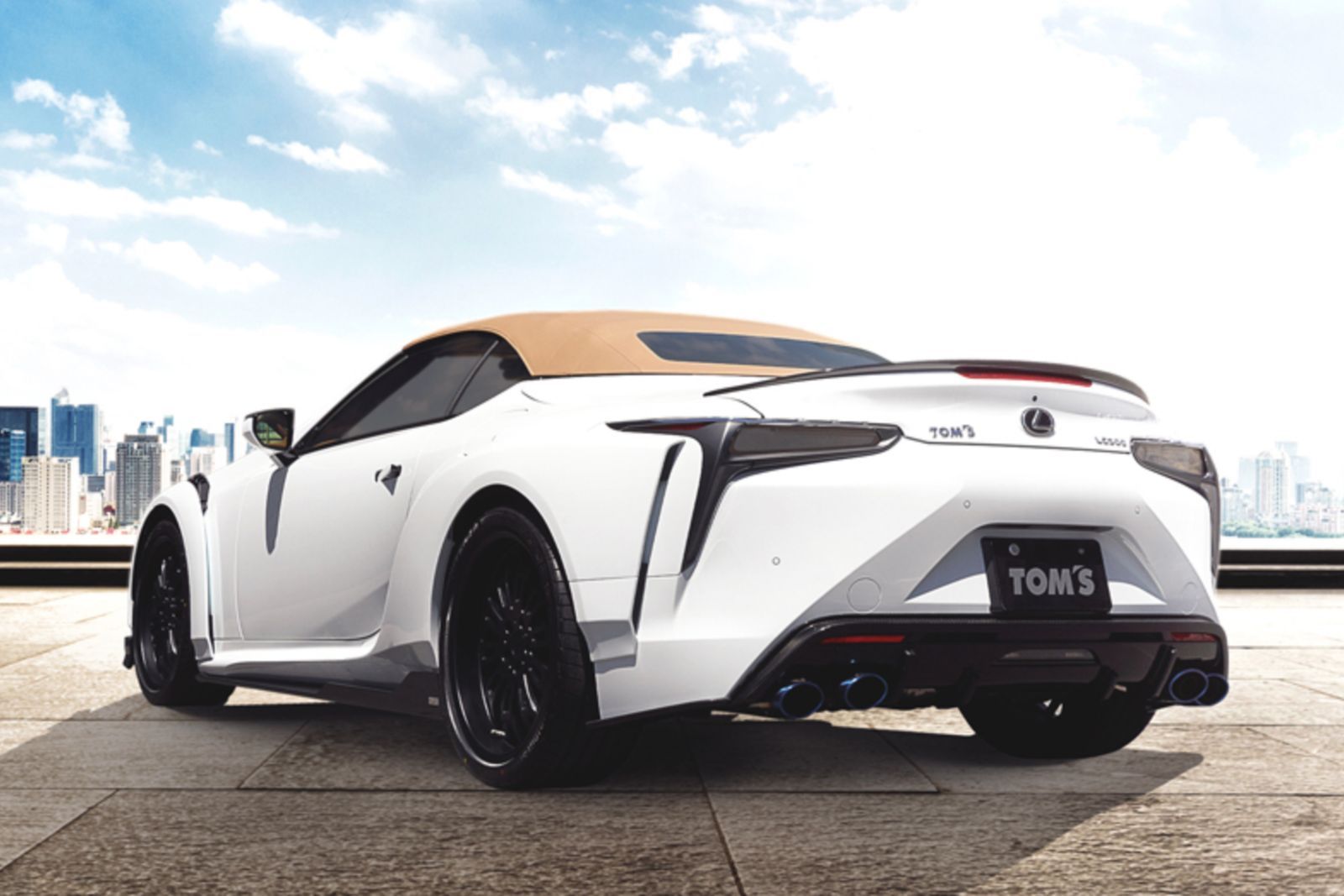 トムス・レクサスLC500コンバーチブルが登場！ プラス495万円分の