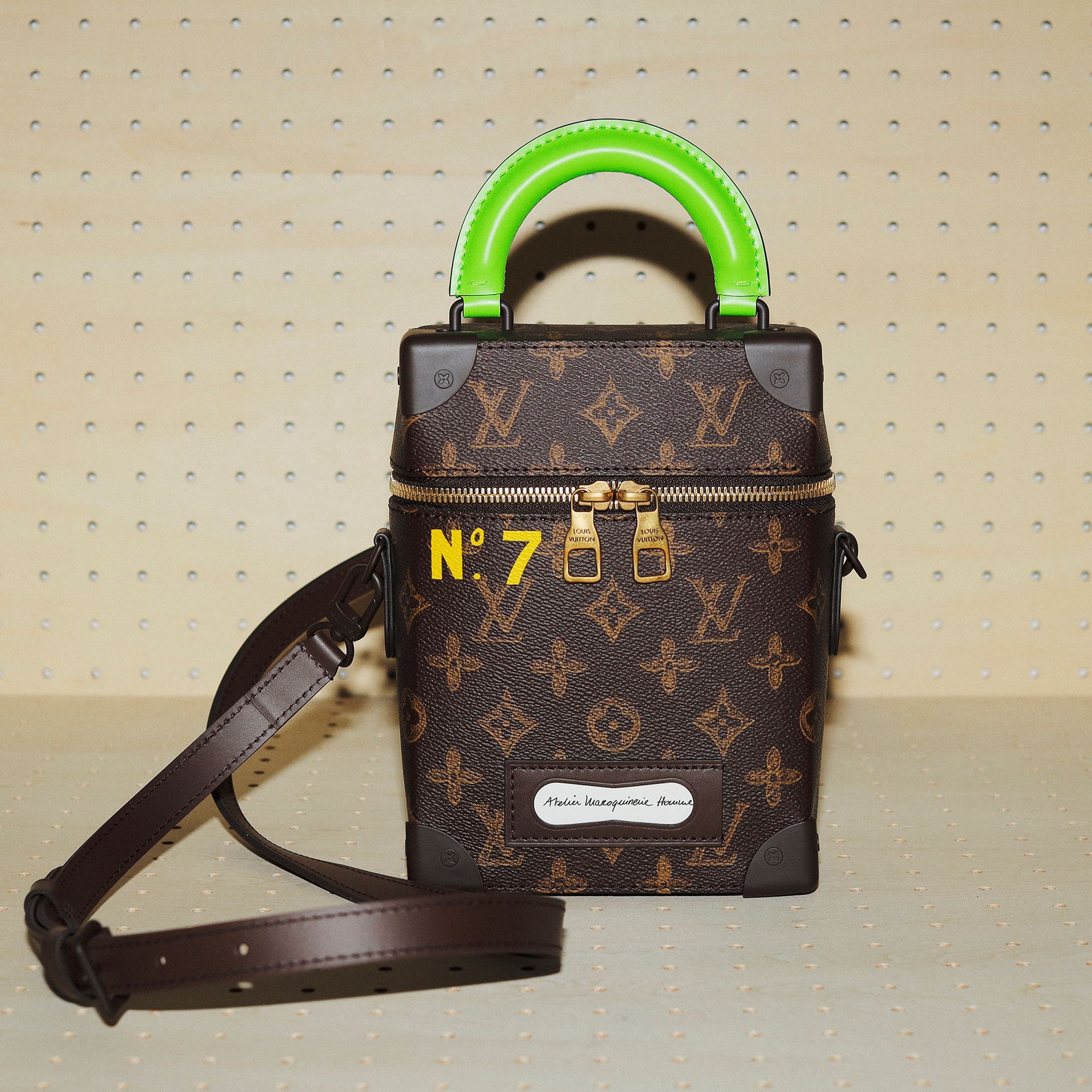 bag-wallet-22-ss-lv-3.jpg