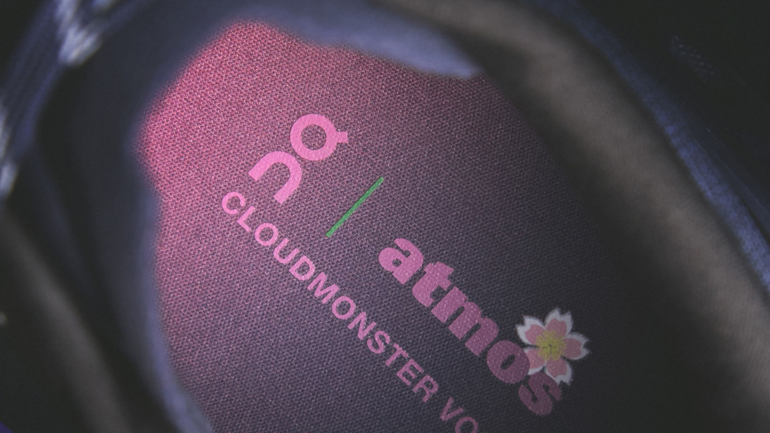 オンとアトモスが初コラボ。夜桜をイメージした限定モデル