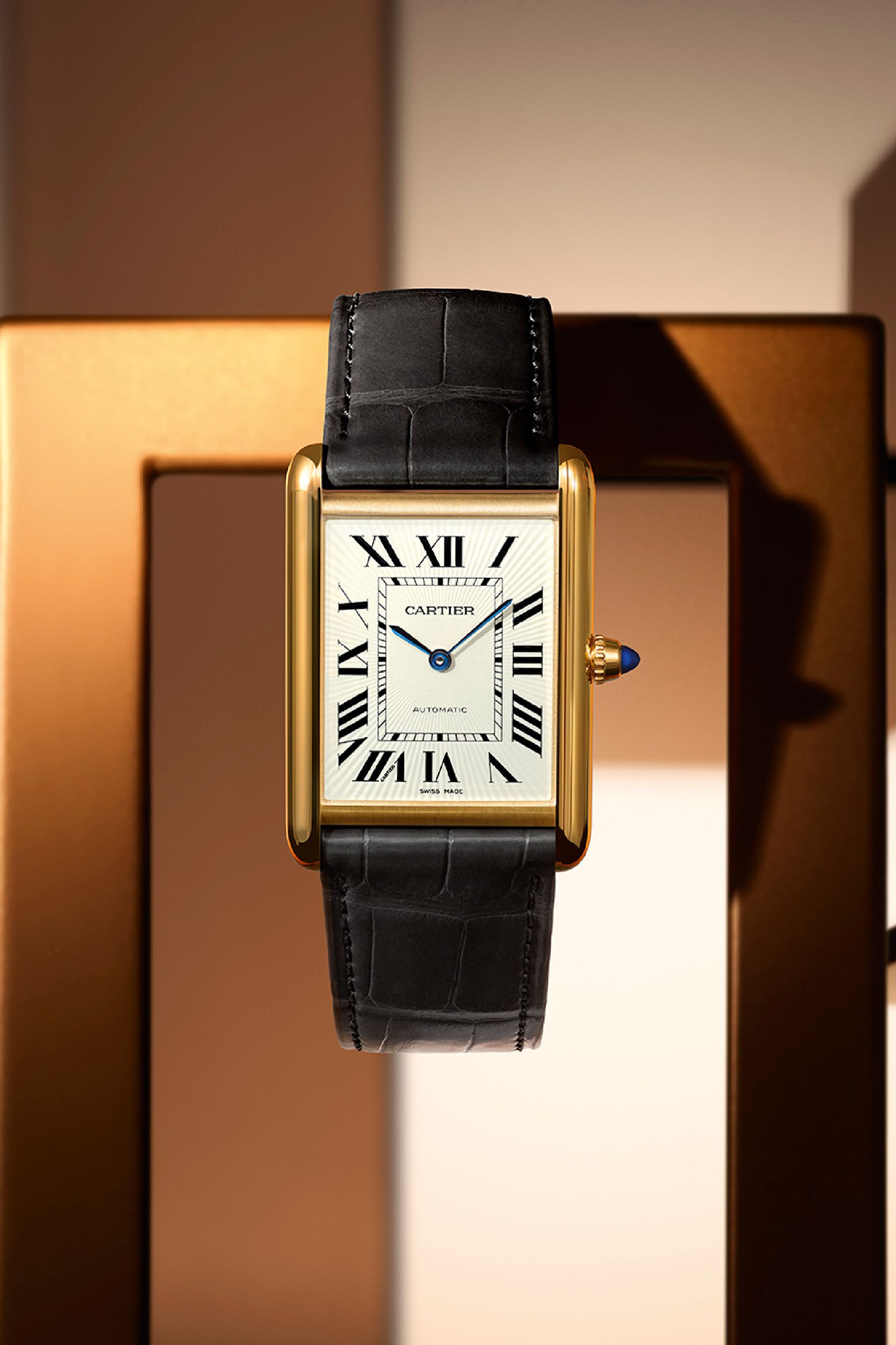 タンク ルイ カルティエ」ウォッチは、昨年のミニ戦略から一転、ラージ