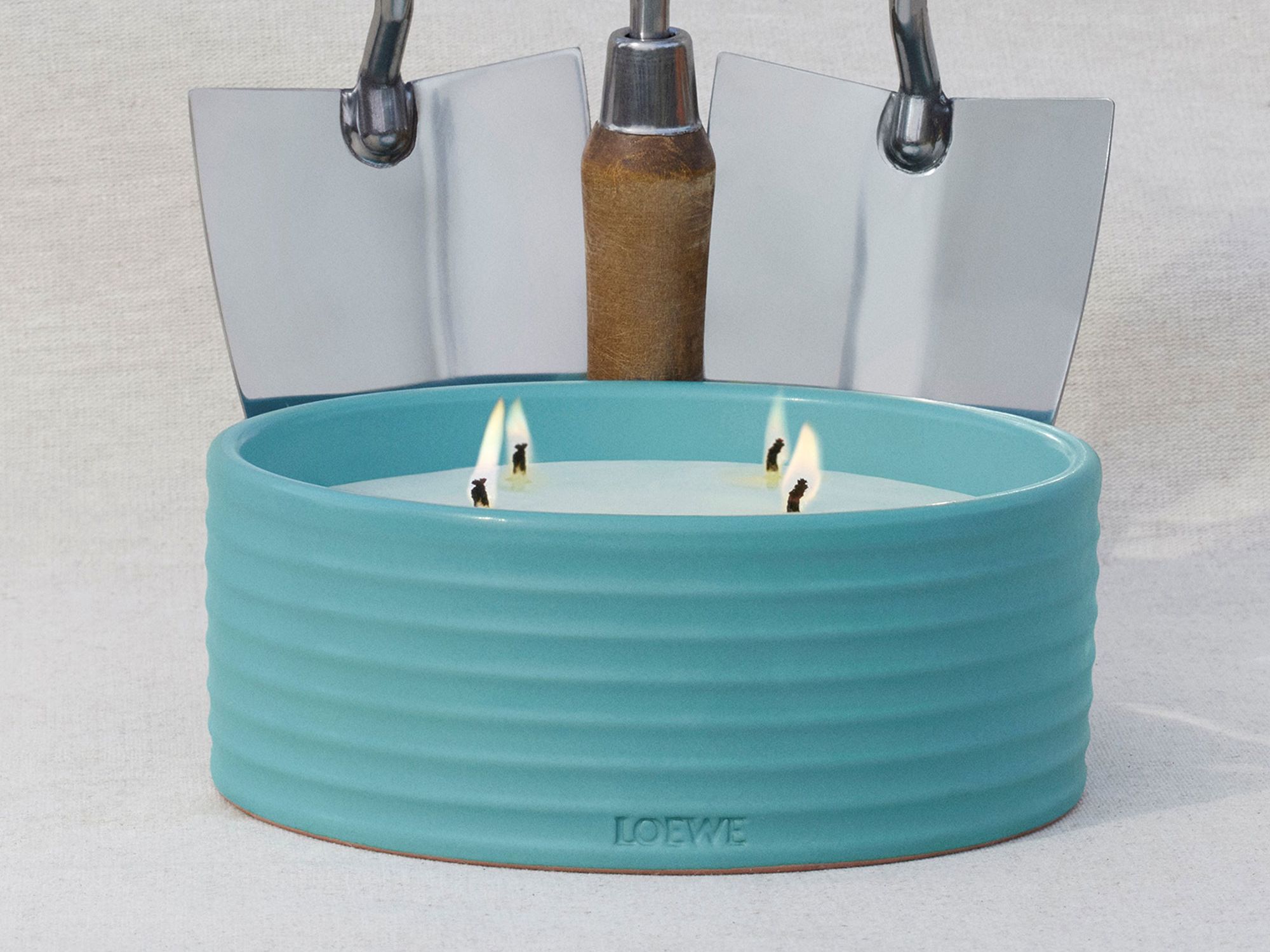 ロエベ ホーム センツに3つの新しい香りが仲間入り。キャンドルや