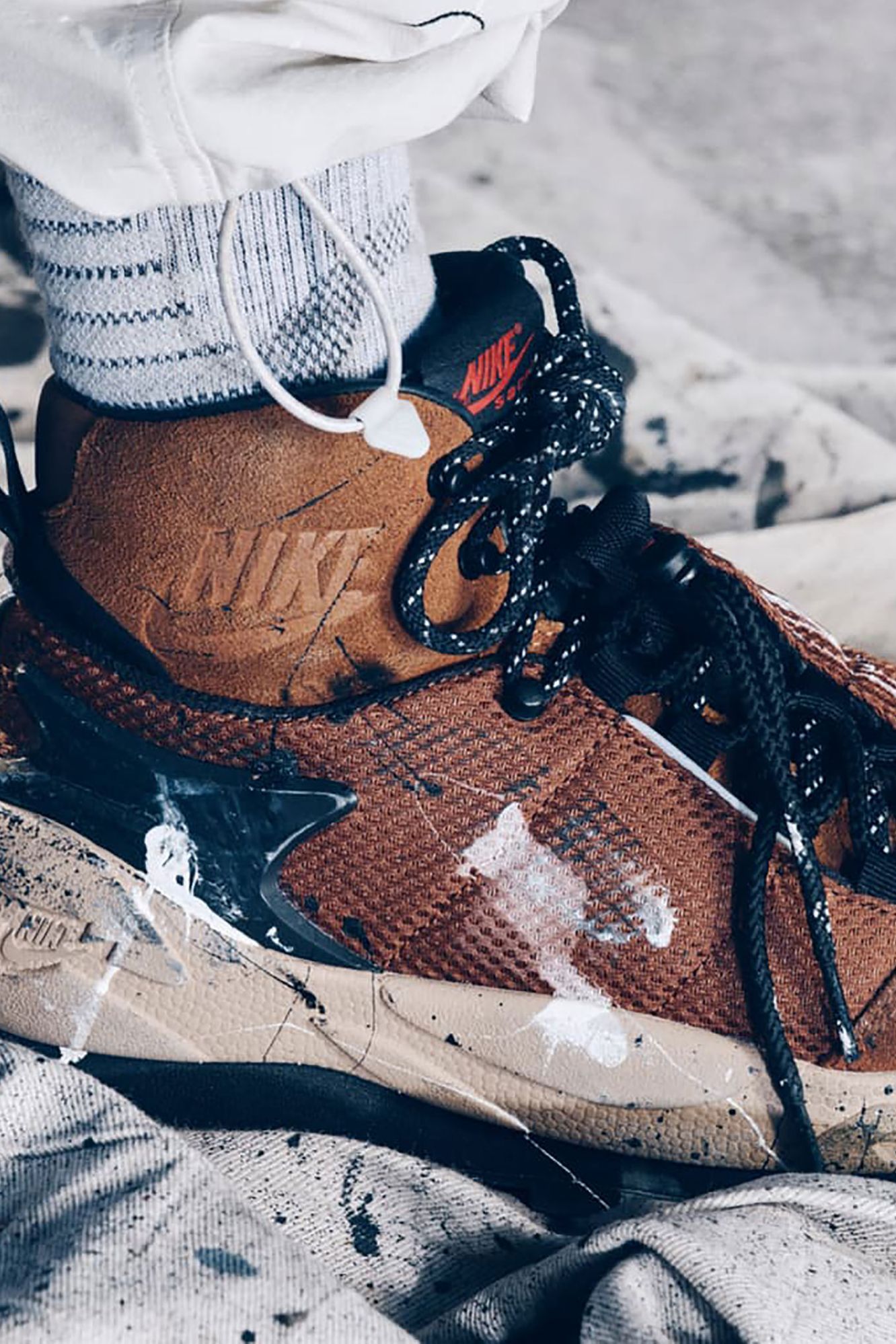 ナイキ×サカイの最新作「マグマスケープ」の3色がリリース！──GQ新着