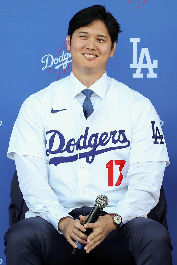 大谷翔平がドジャースとの「7億ドル契約」会見で着用したグランド