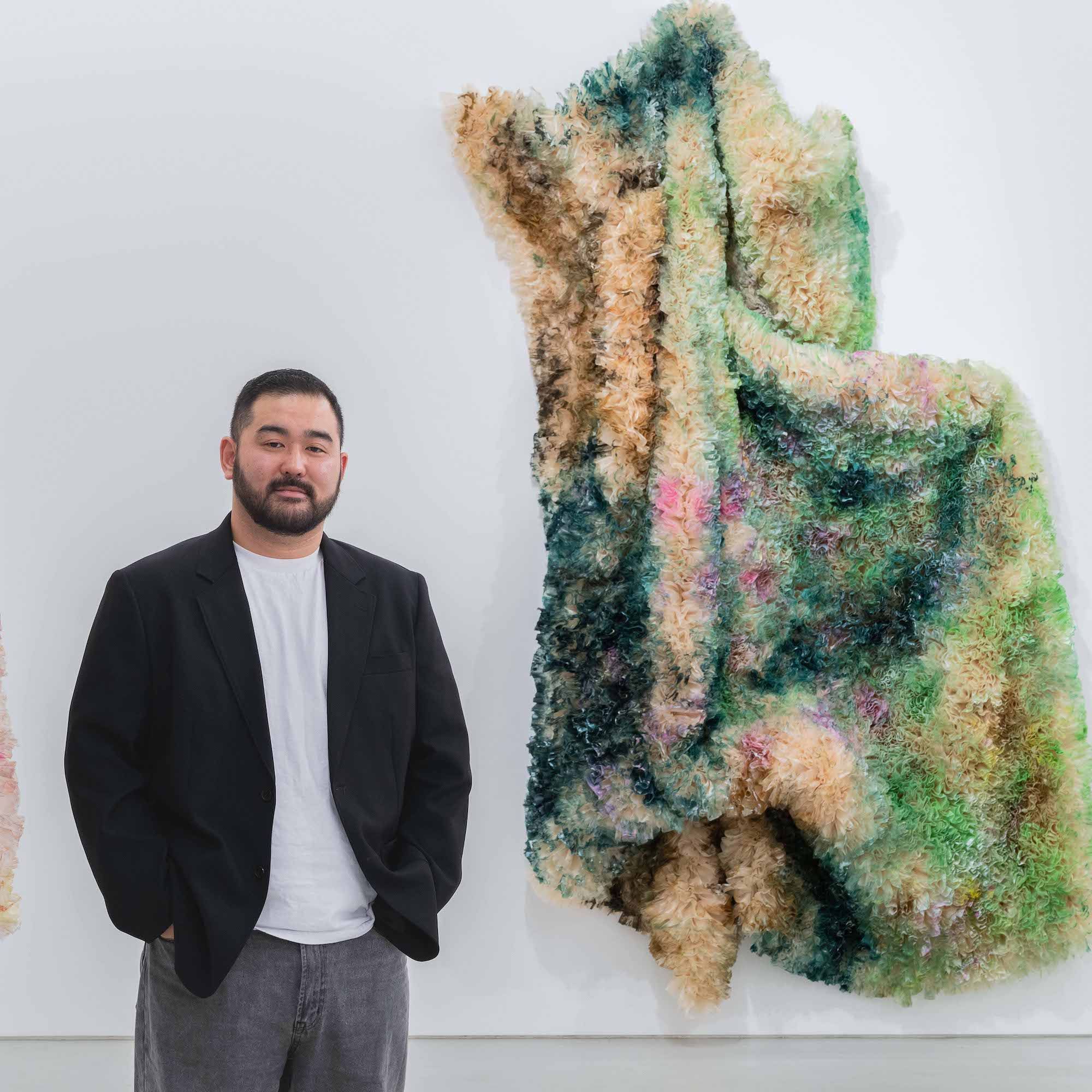 ファッションとアートの狭間を行き交う、トモ コイズミの新たなる挑戦