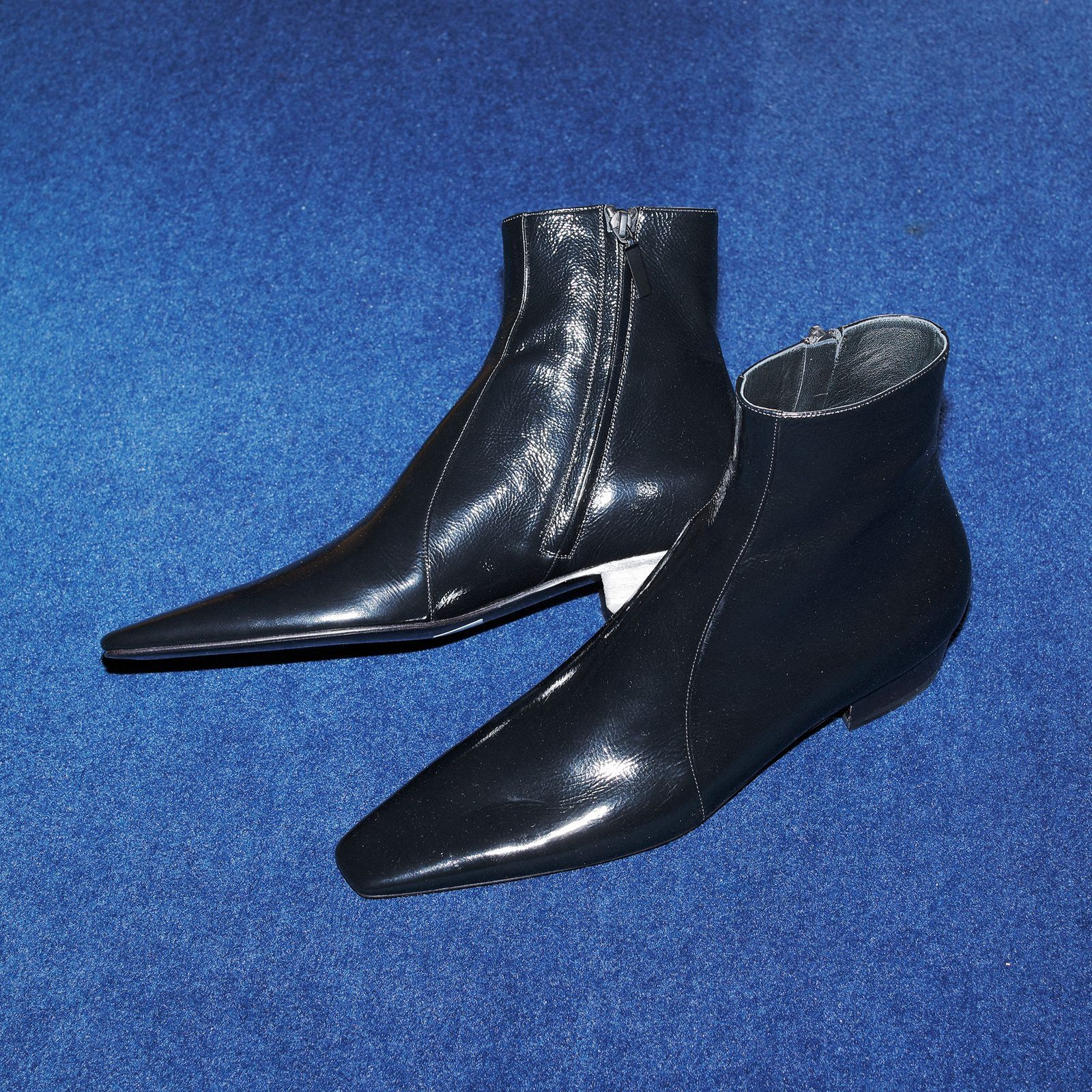 シャープネスとエレガンスが際立つ、サンローランのブーツ──特集