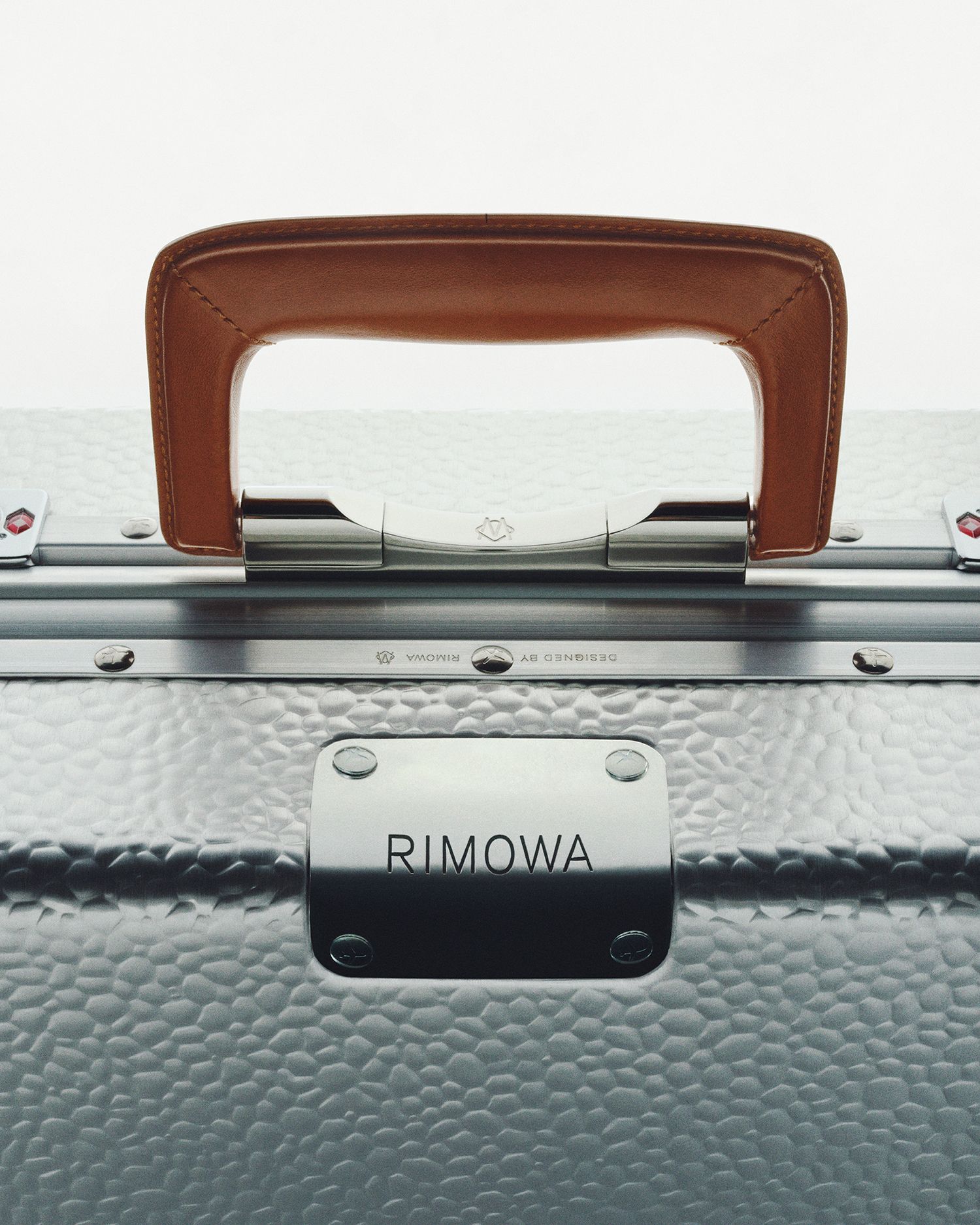 RIMOWAから世界限定数でアーカイブピースからインスピレーションを受け