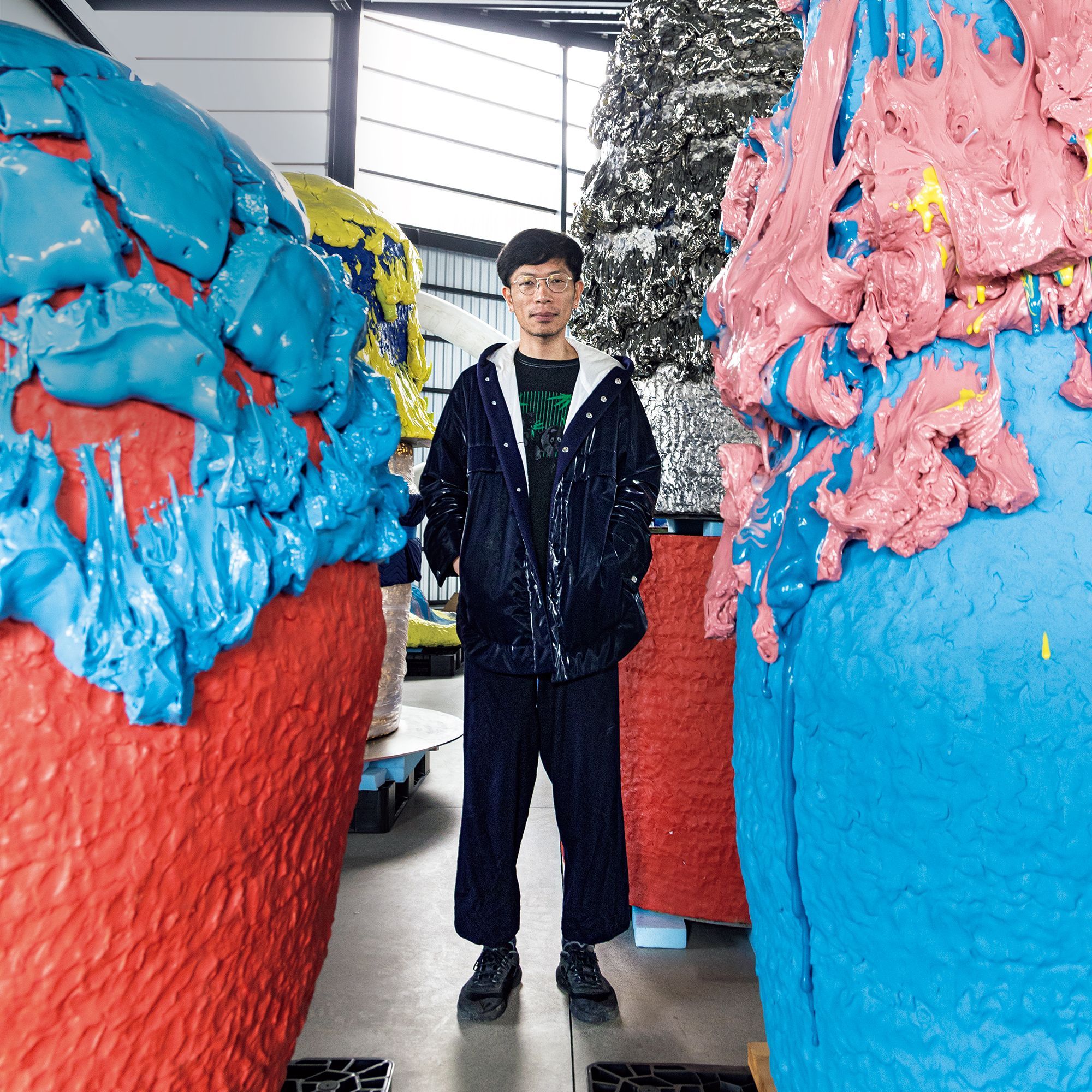 桑田卓郎が手掛けるアートへと昇華された陶芸──陶芸アーティストの