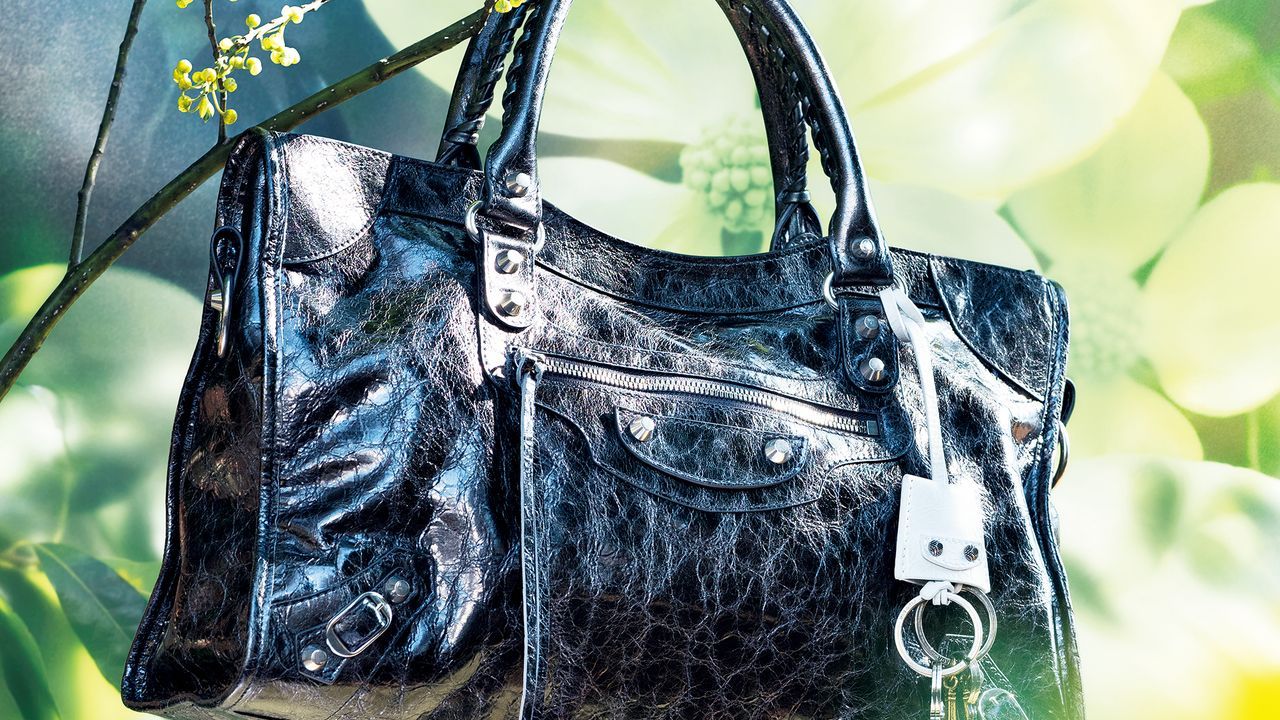 バレンシアガの「ル シティ」──5月の最旬ベストバイ・アイテム | GQ