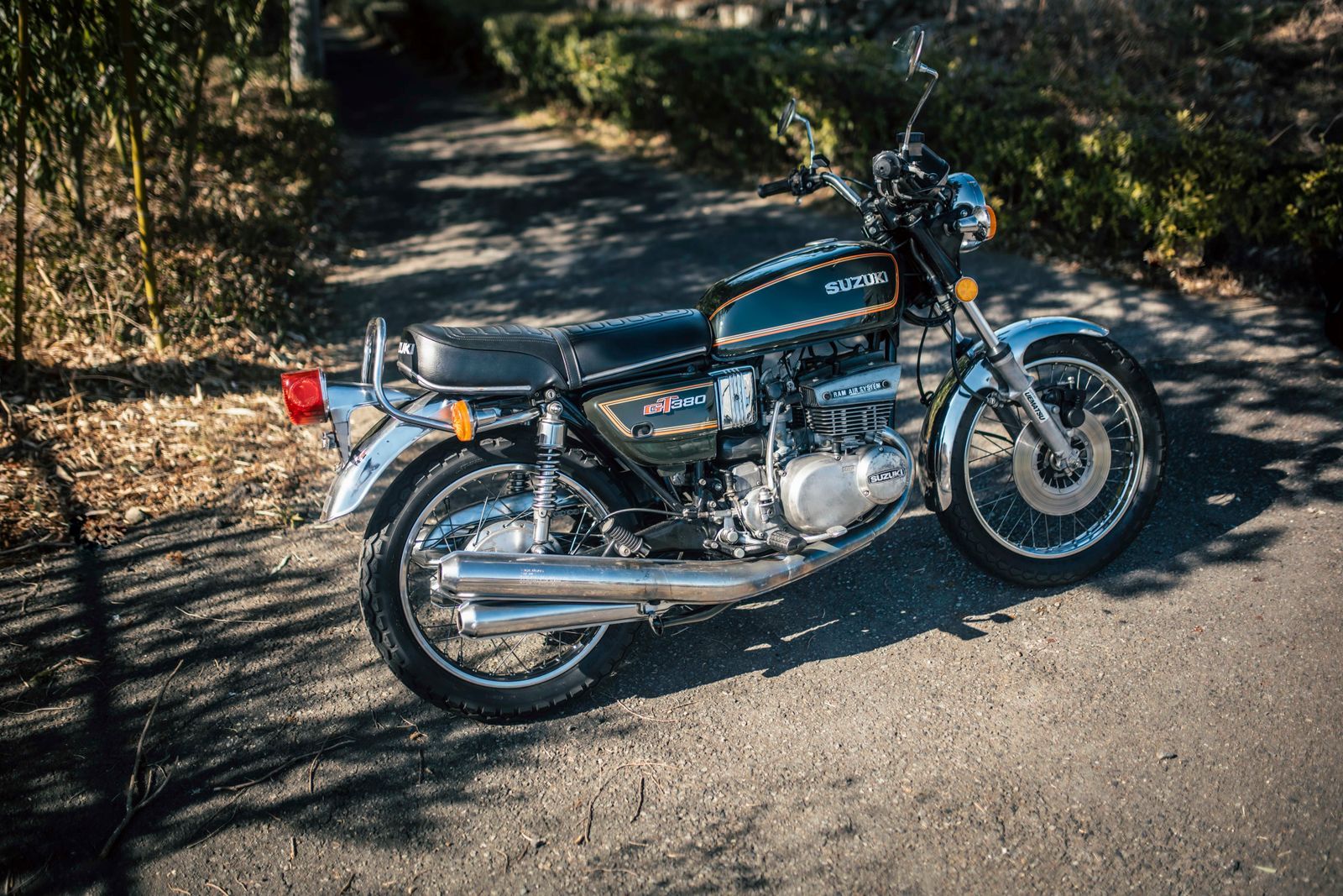 俳優・押田岳の「あの“絶版旧車”に乗りたい！」──Vol.6 スズキGT380