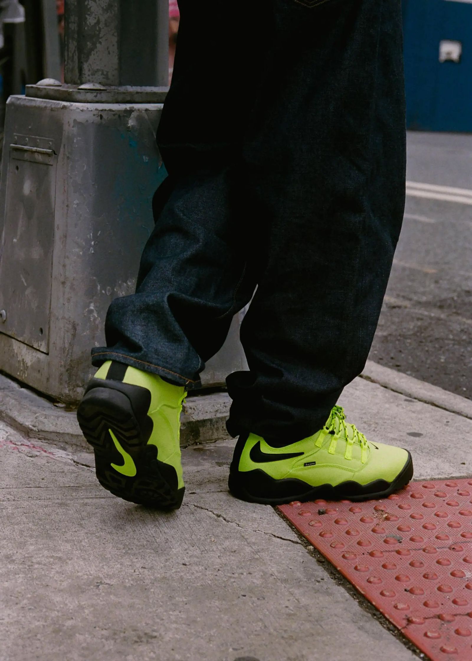 5月4日発売！ 「シュプリーム × ナイキ SB ダーウィン ロー」──GQ