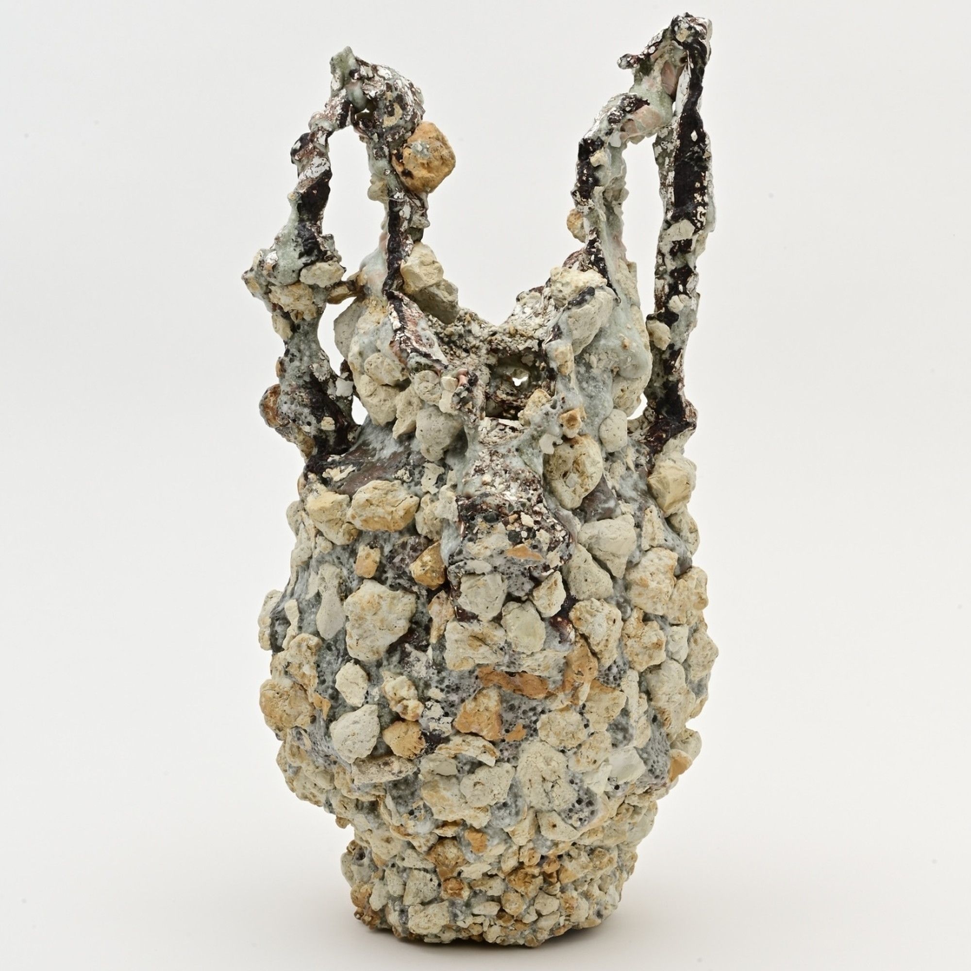 彫刻的陶芸で未知の世界へ誘う、安永正臣の個展「MASAOMI YASUNAGA