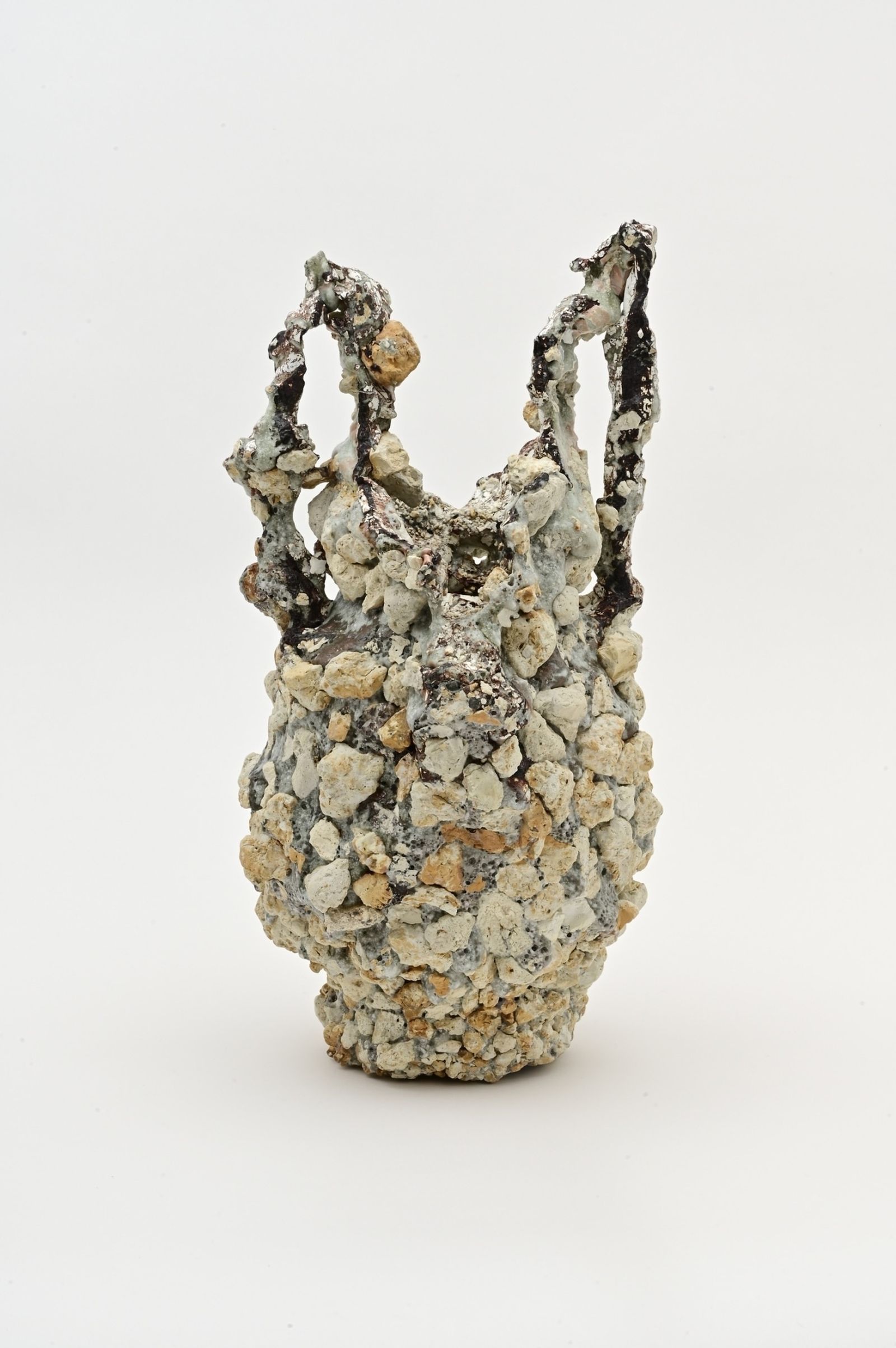 彫刻的陶芸で未知の世界へ誘う、安永正臣の個展「MASAOMI YASUNAGA