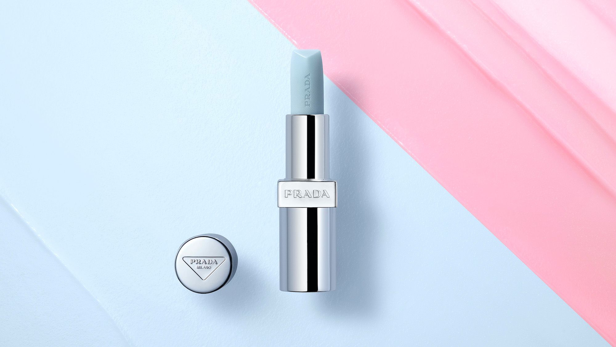 思わずポケットに忍ばせたくなる、プラダ ビューティの新色リップ