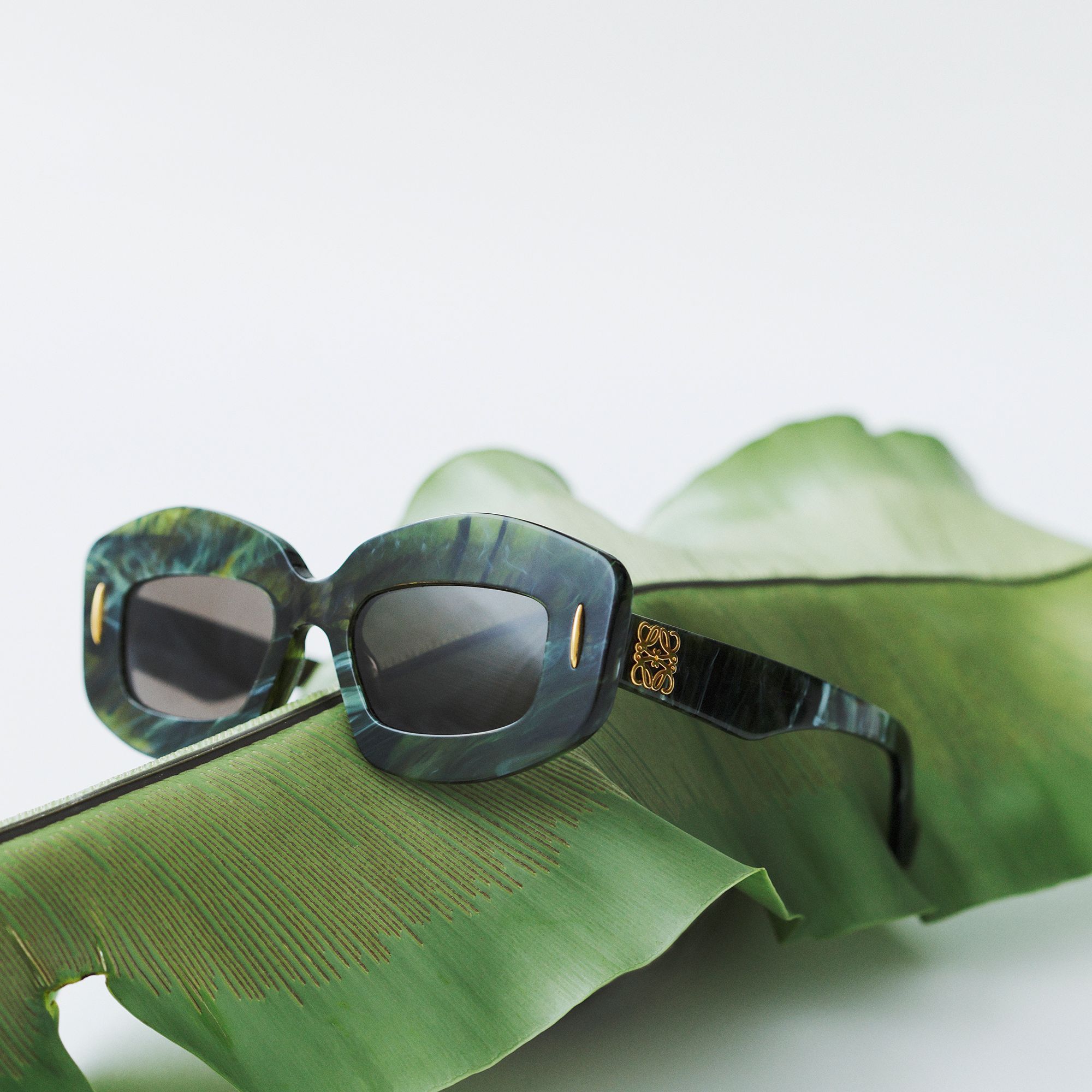 今夏のロエベは伝説的なブティックに触発されたコレクション──2024年