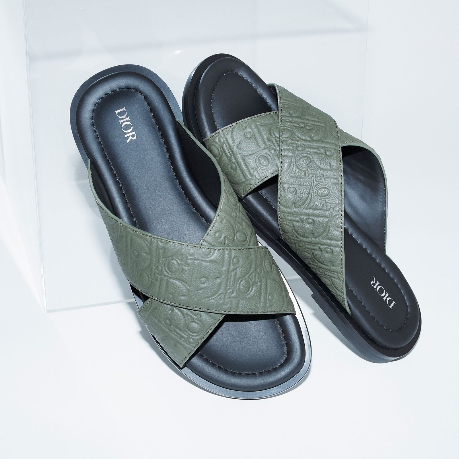 主役級の存在感で魅せるディオール──2024年夏、サンダルの正解 | GQ