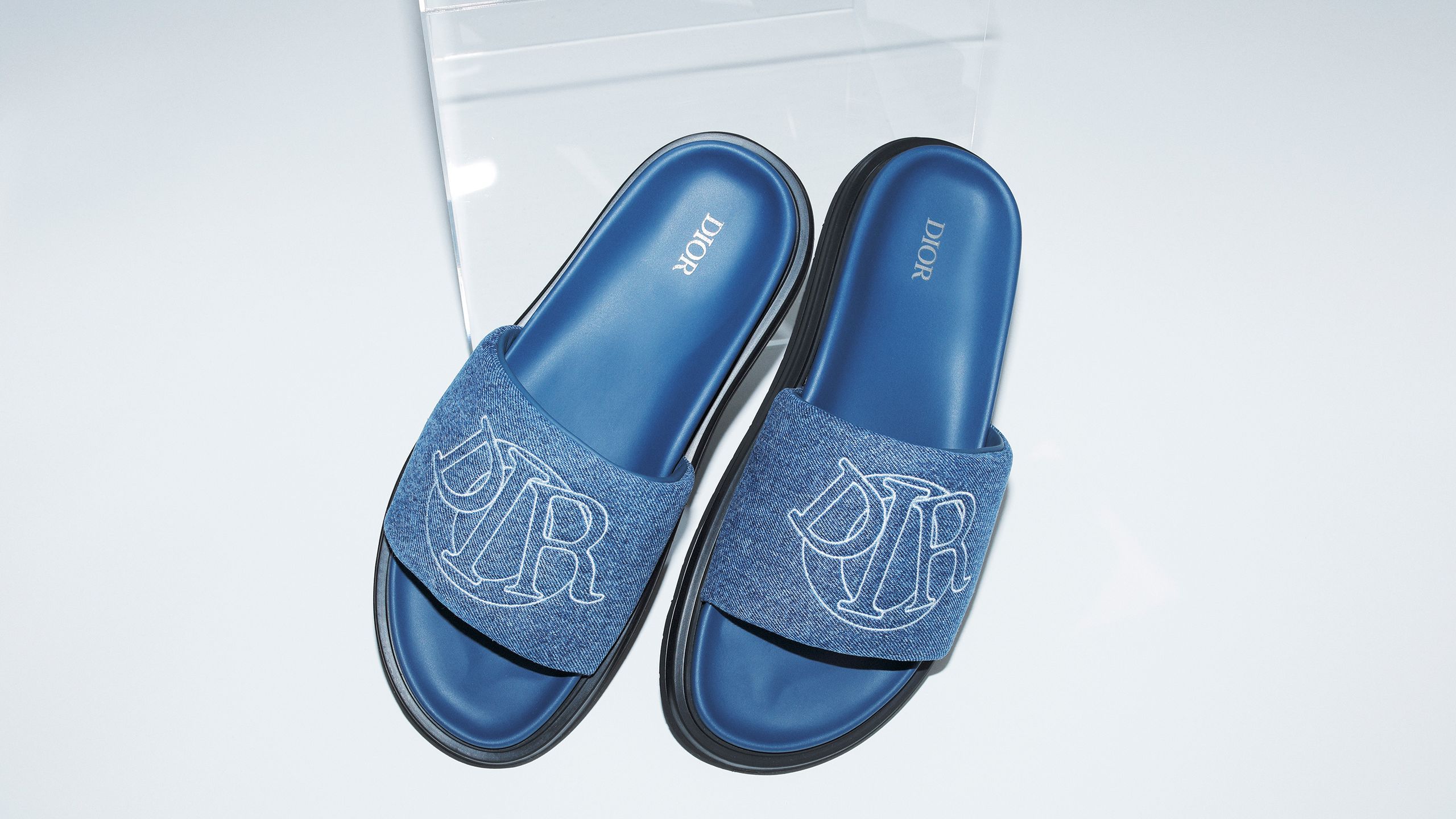 主役級の存在感で魅せるディオール──2024年夏、サンダルの正解 | GQ